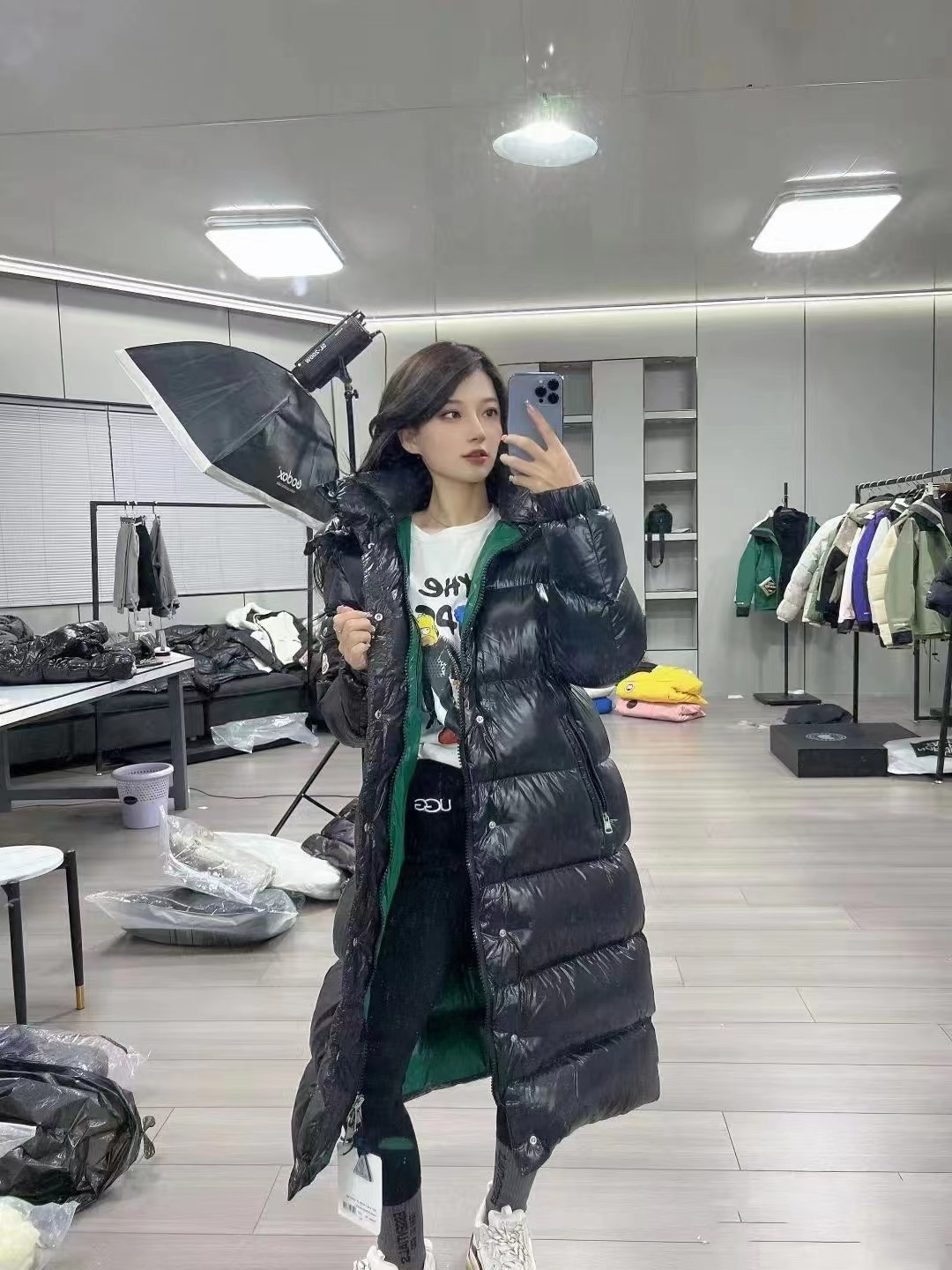 “Moncer’s Maya Fowl Jacket: High-Quality Urban Fashion for Couples” - 图片 7