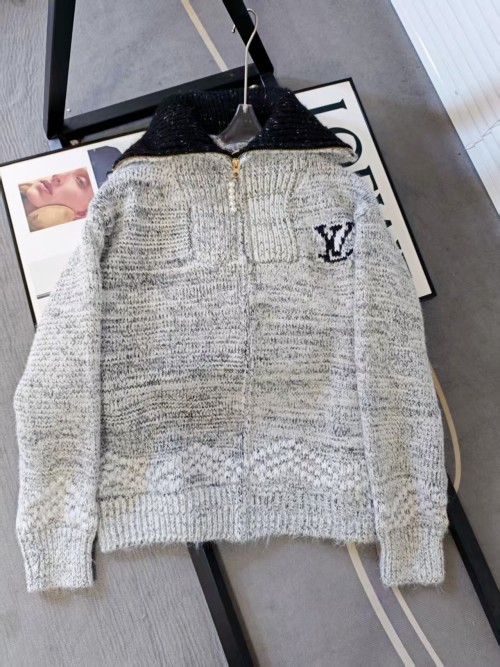 Louis Vuitton P2051V Zip-Up Knit Cardigan - Stylish and Cozy 3 Louis Vuitton P2051V Zip-Up Knit Cardigan - Stylish and Cozy