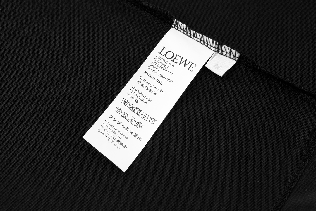 。LOEWE 罗意威毛巾刺绣短袖面料：采用20支平纹优棉.螺纹：采用1*1索罗娜螺纹.工艺：刺绣采用进口