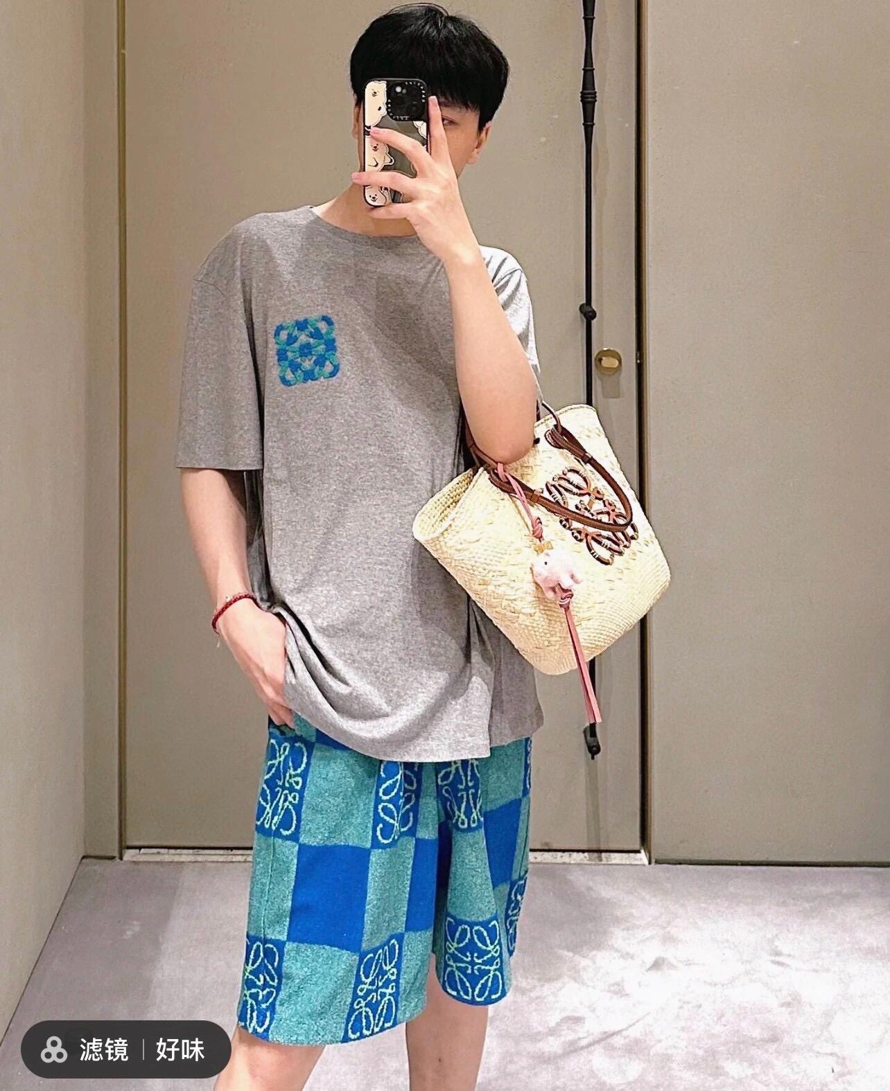。LOEWE 罗意威毛巾刺绣短袖面料：采用20支平纹优棉.螺纹：采用1*1索罗娜螺纹.工艺：刺绣采用进口