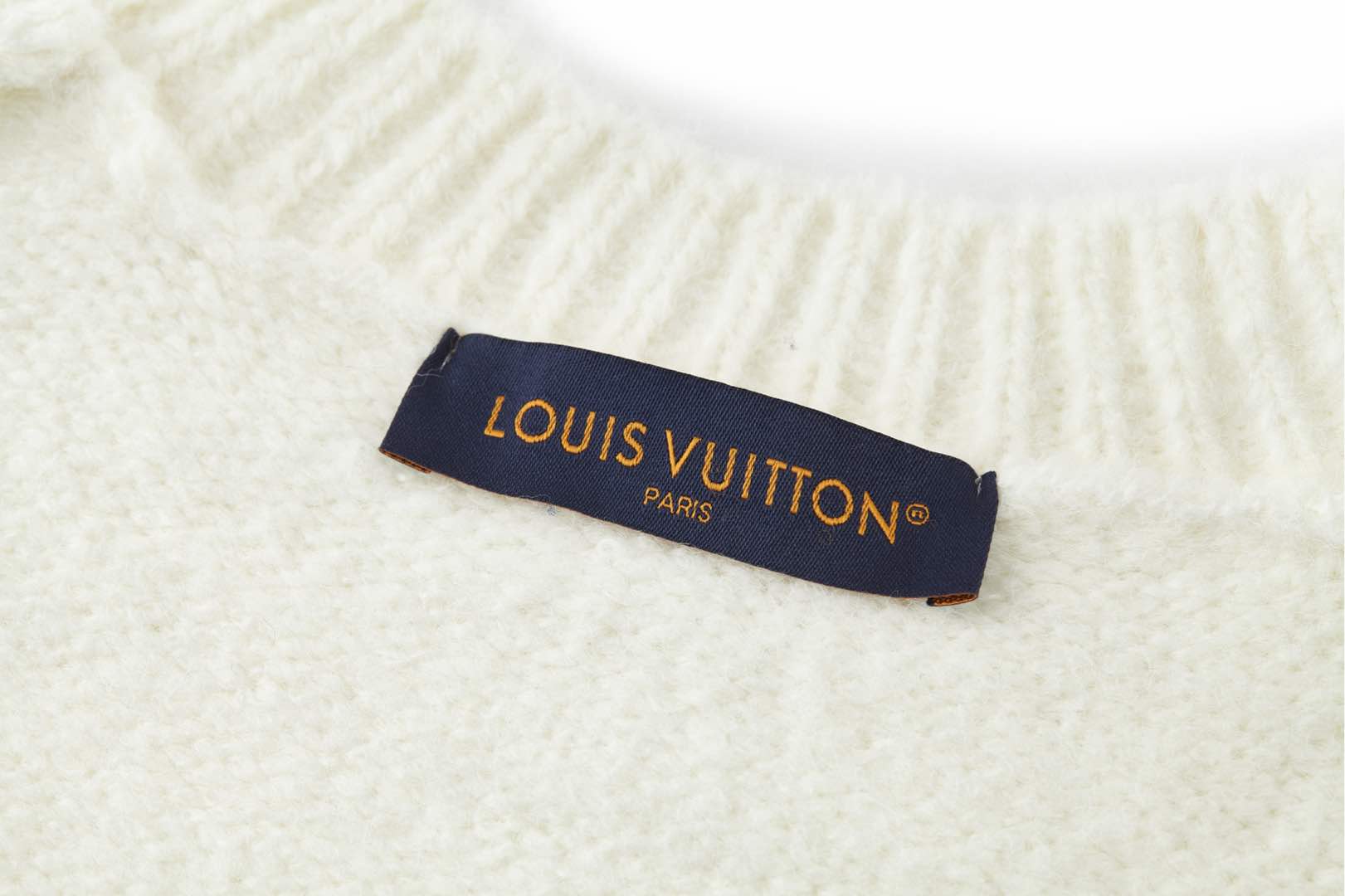 Louis Vuitton White Wool-Blend Sweater with Mirror Intarsia Logo, Elegant Style 8 i1735816672975 7560 0 6