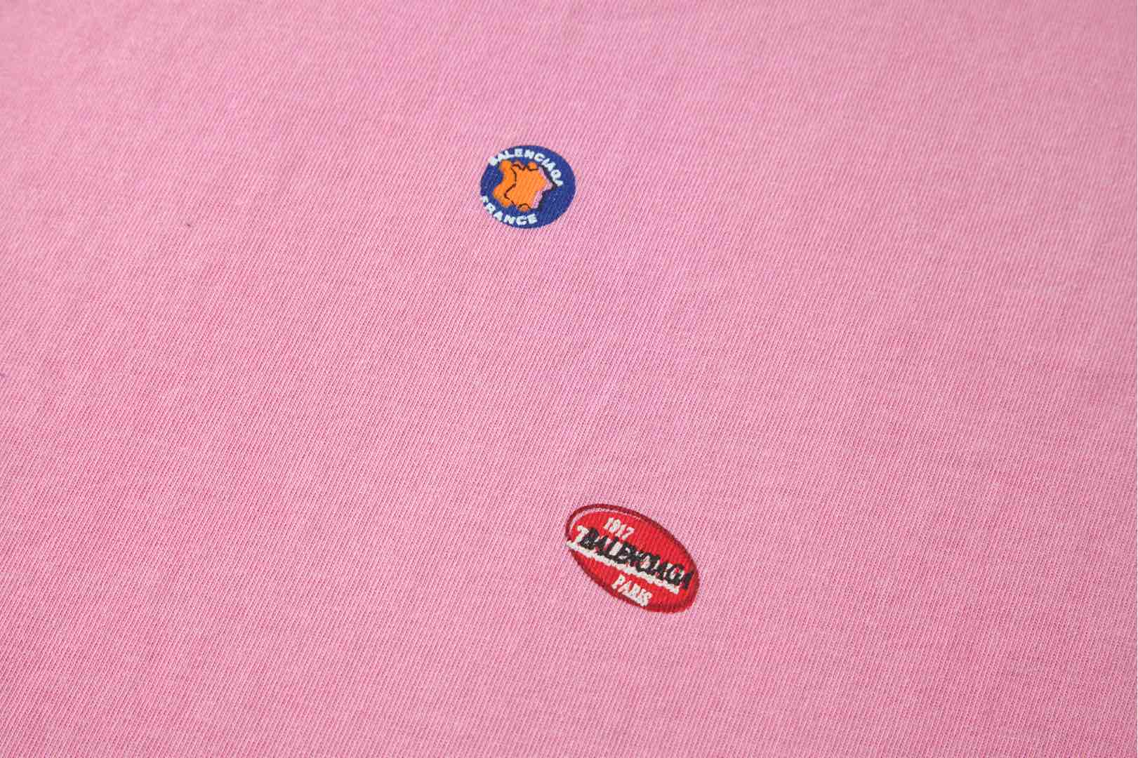  。BLCG 巴黎卡通印花做旧短袖
面料：采用21支巴黎棉 该款面料采用巴黎专用面料为原版定织，棉料采用