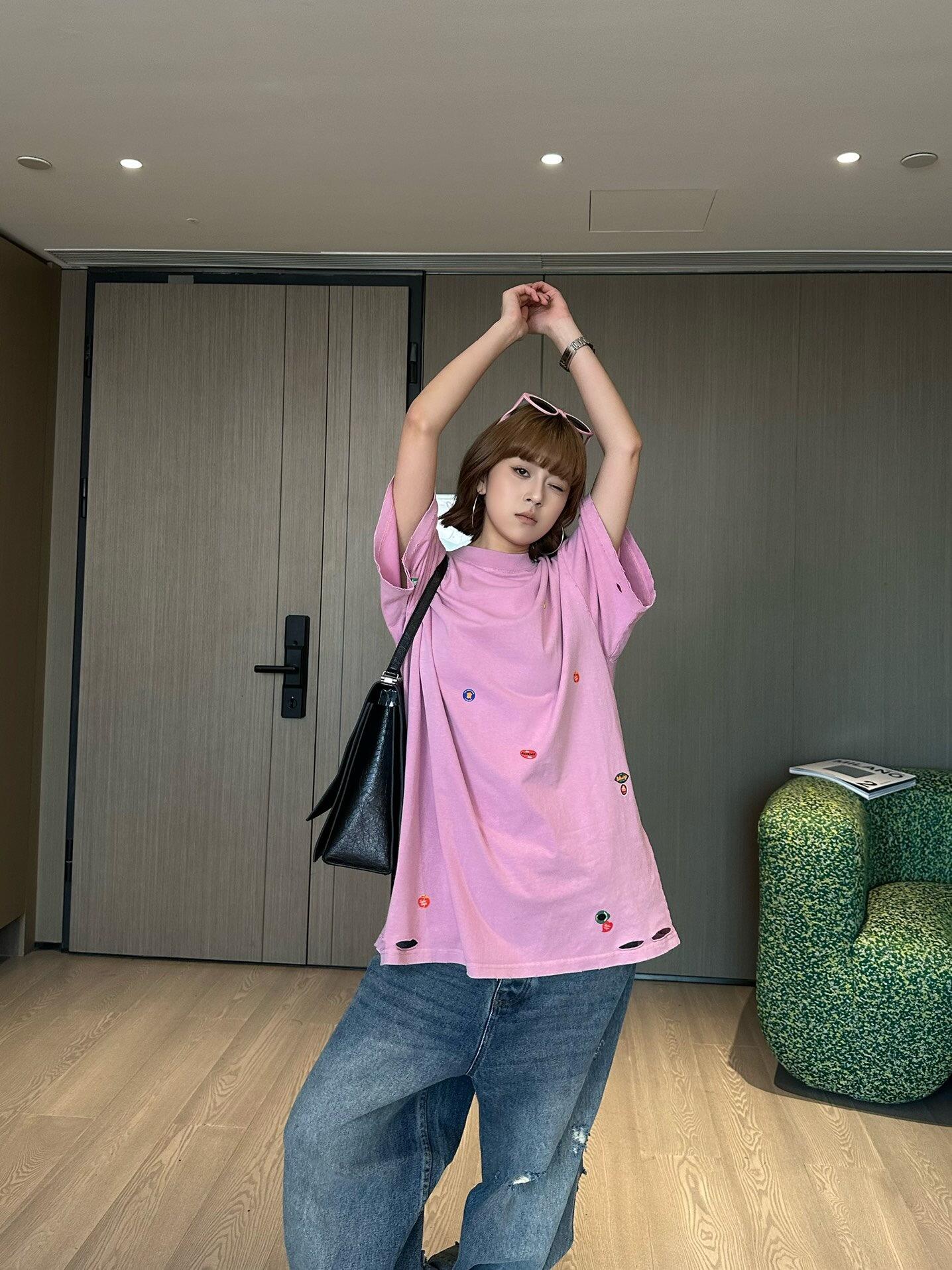  。BLCG 巴黎卡通印花做旧短袖
面料：采用21支巴黎棉 该款面料采用巴黎专用面料为原版定织，棉料采用