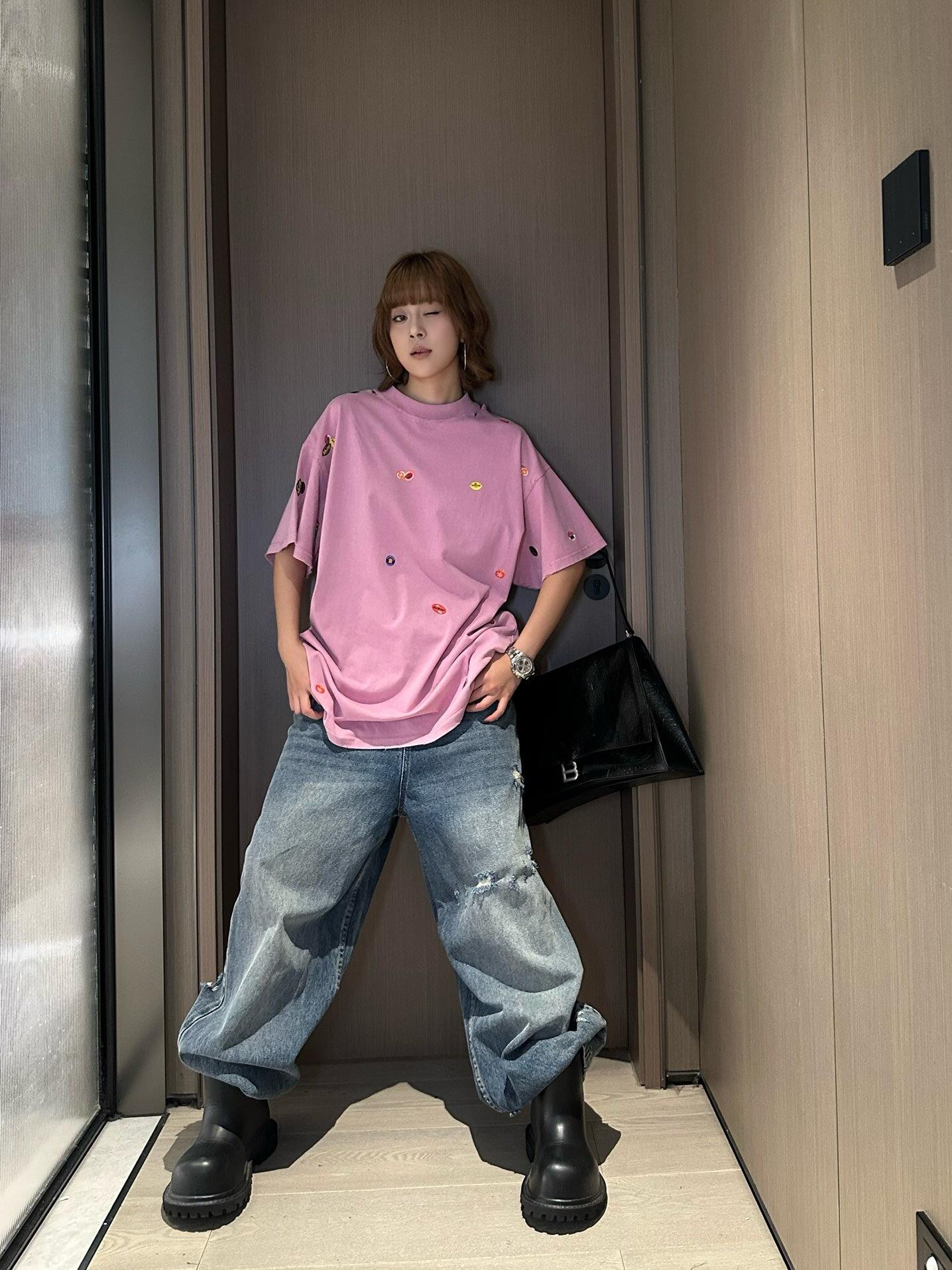  。BLCG 巴黎卡通印花做旧短袖
面料：采用21支巴黎棉 该款面料采用巴黎专用面料为原版定织，棉料采用