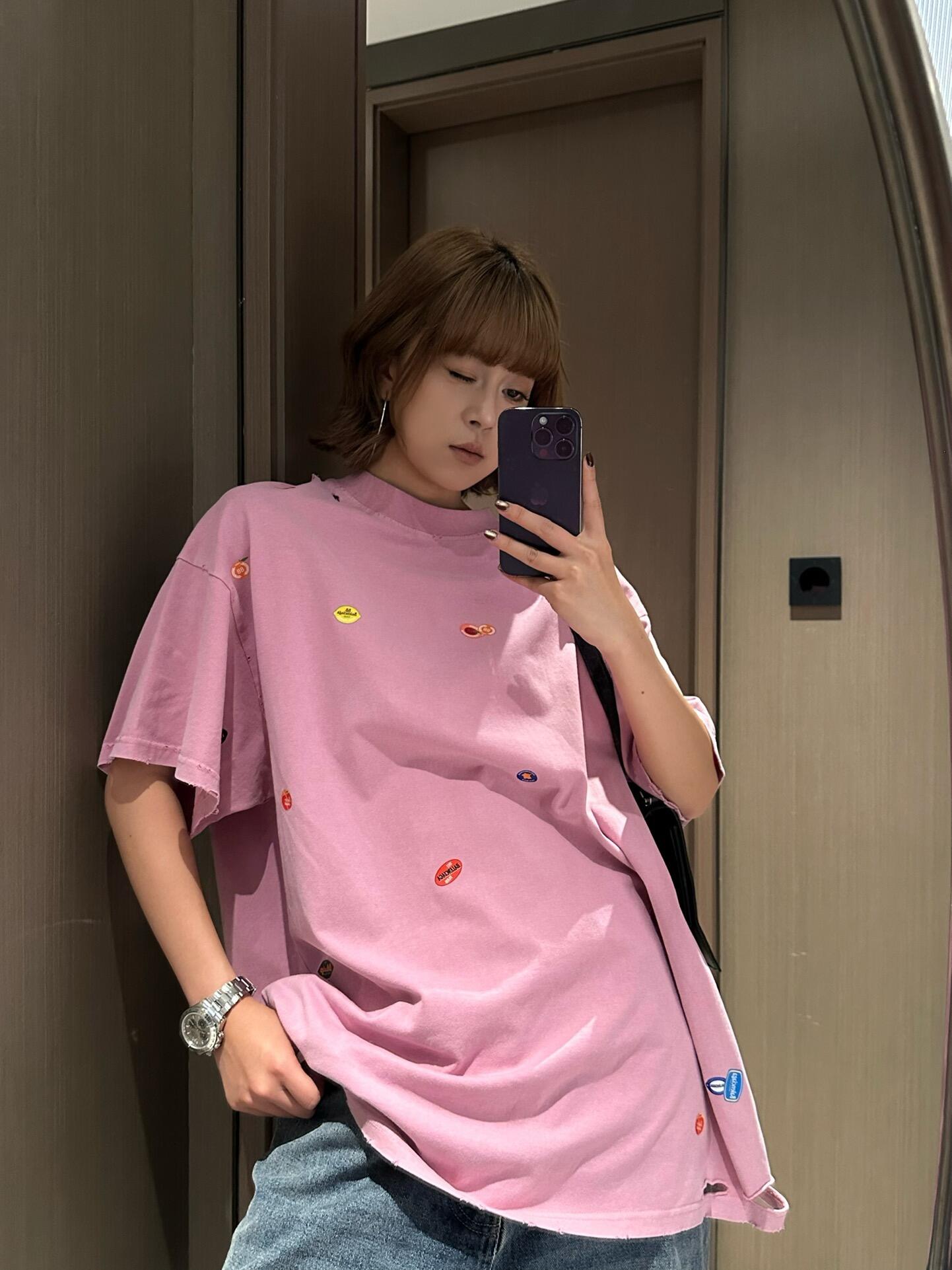  。BLCG 巴黎卡通印花做旧短袖
面料：采用21支巴黎棉 该款面料采用巴黎专用面料为原版定织，棉料采用