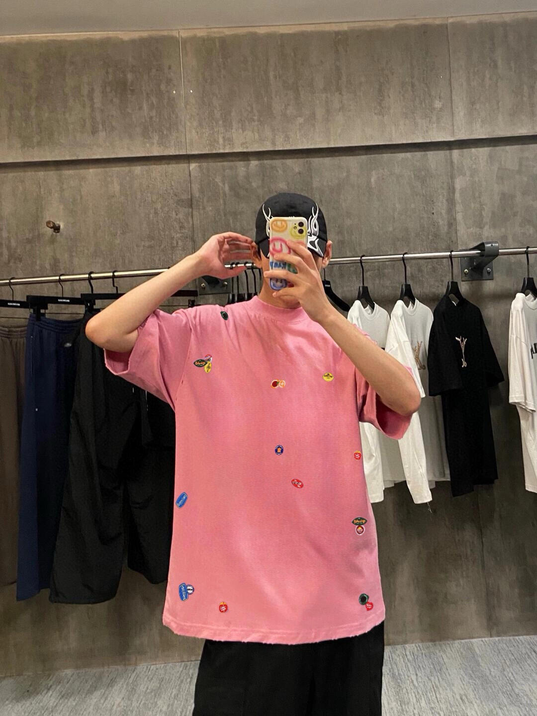  。BLCG 巴黎卡通印花做旧短袖
面料：采用21支巴黎棉 该款面料采用巴黎专用面料为原版定织，棉料采用