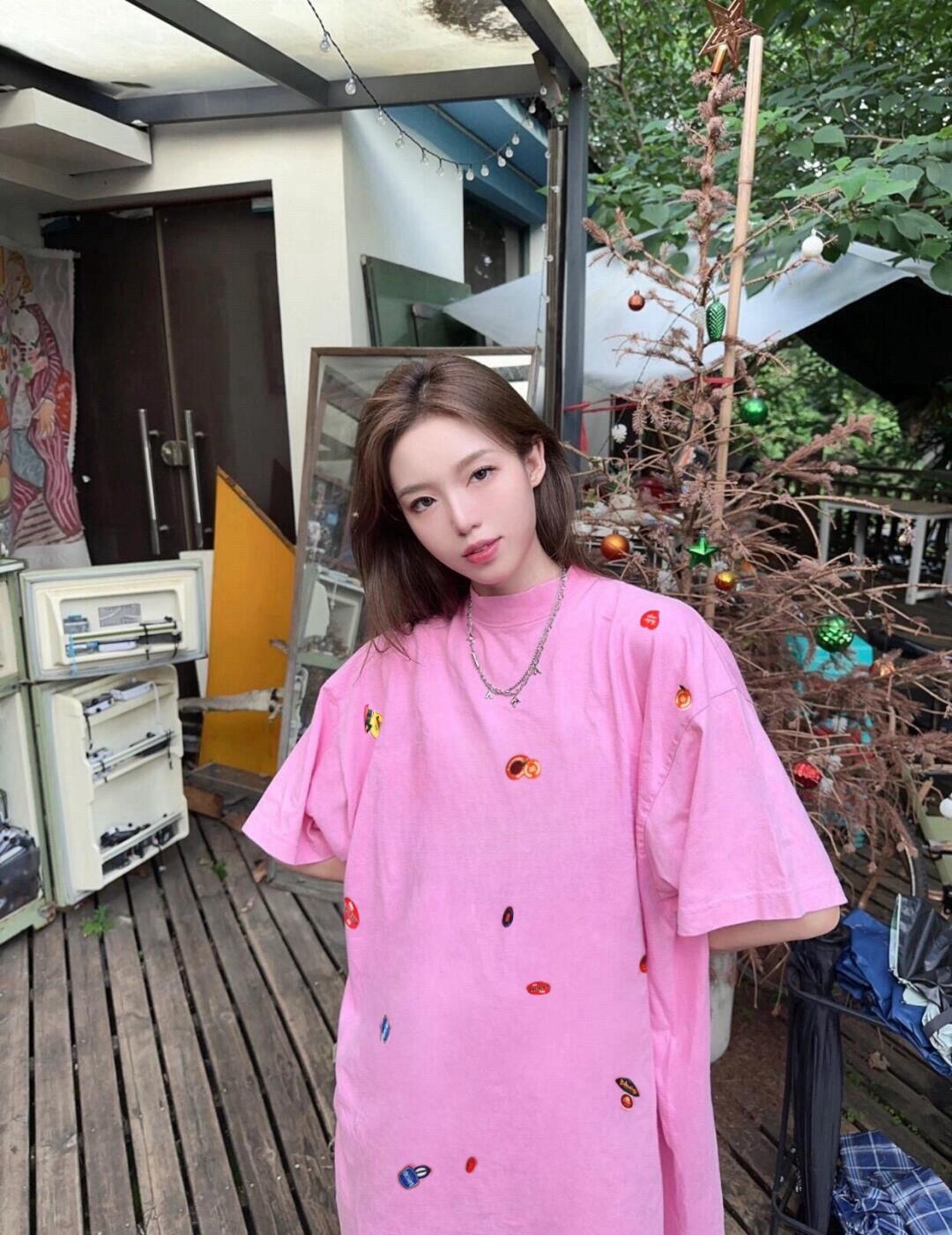  。BLCG 巴黎卡通印花做旧短袖
面料：采用21支巴黎棉 该款面料采用巴黎专用面料为原版定织，棉料采用