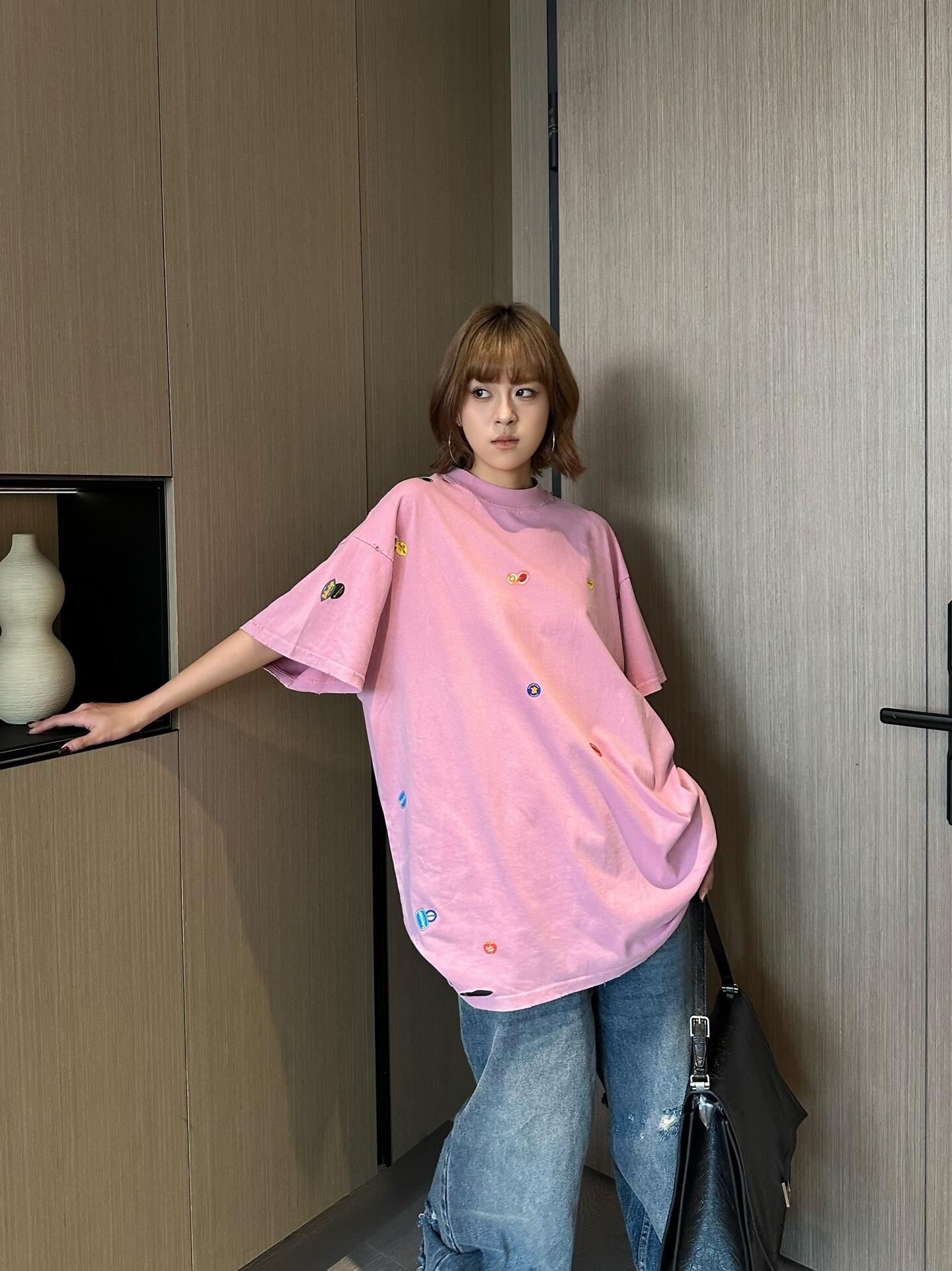  。BLCG 巴黎卡通印花做旧短袖
面料：采用21支巴黎棉 该款面料采用巴黎专用面料为原版定织，棉料采用