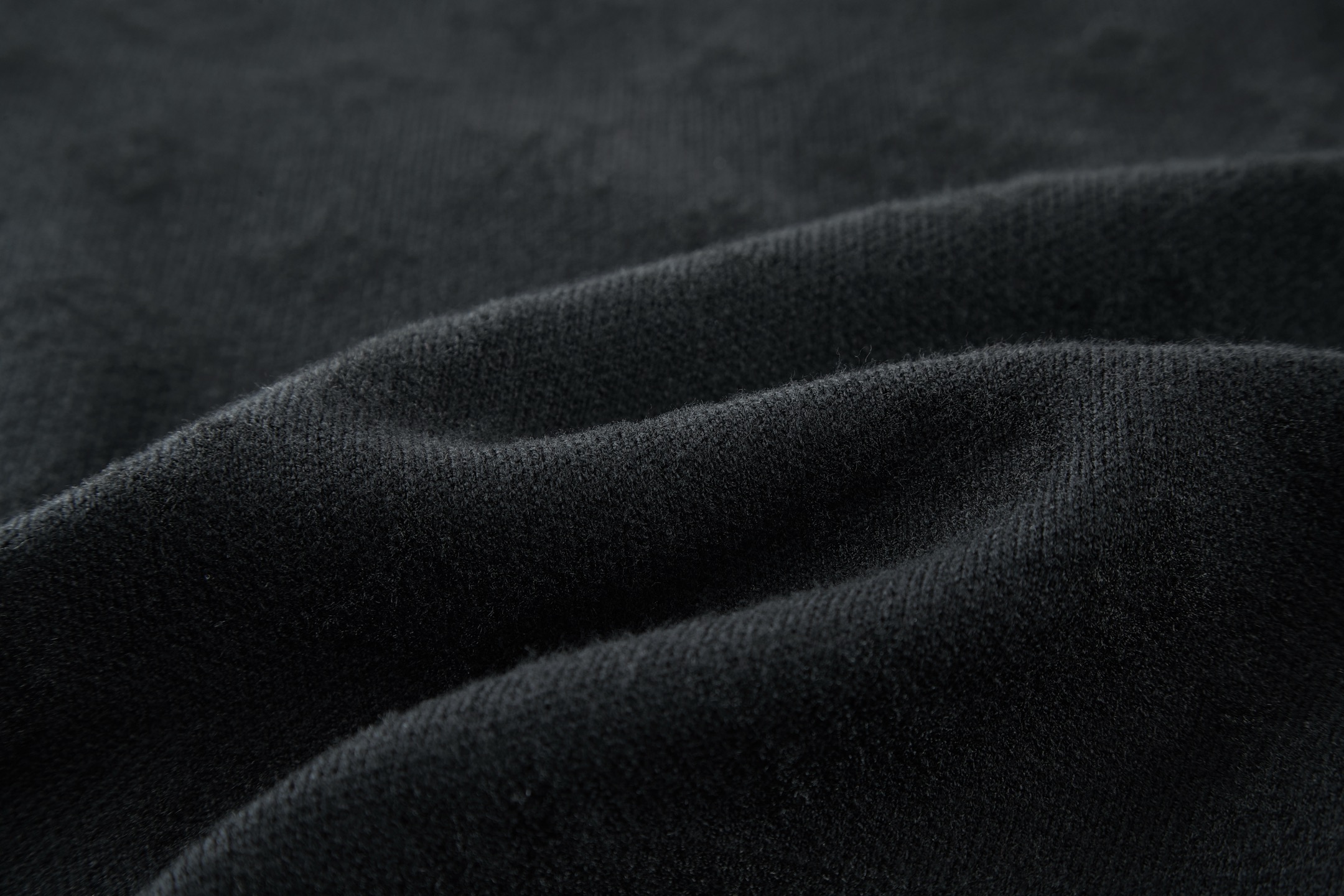 。LOUIS VUITTON 暗纹提花针织短裤
面料：采用40支双股定织面料，面料成份为85棉与15羊毛