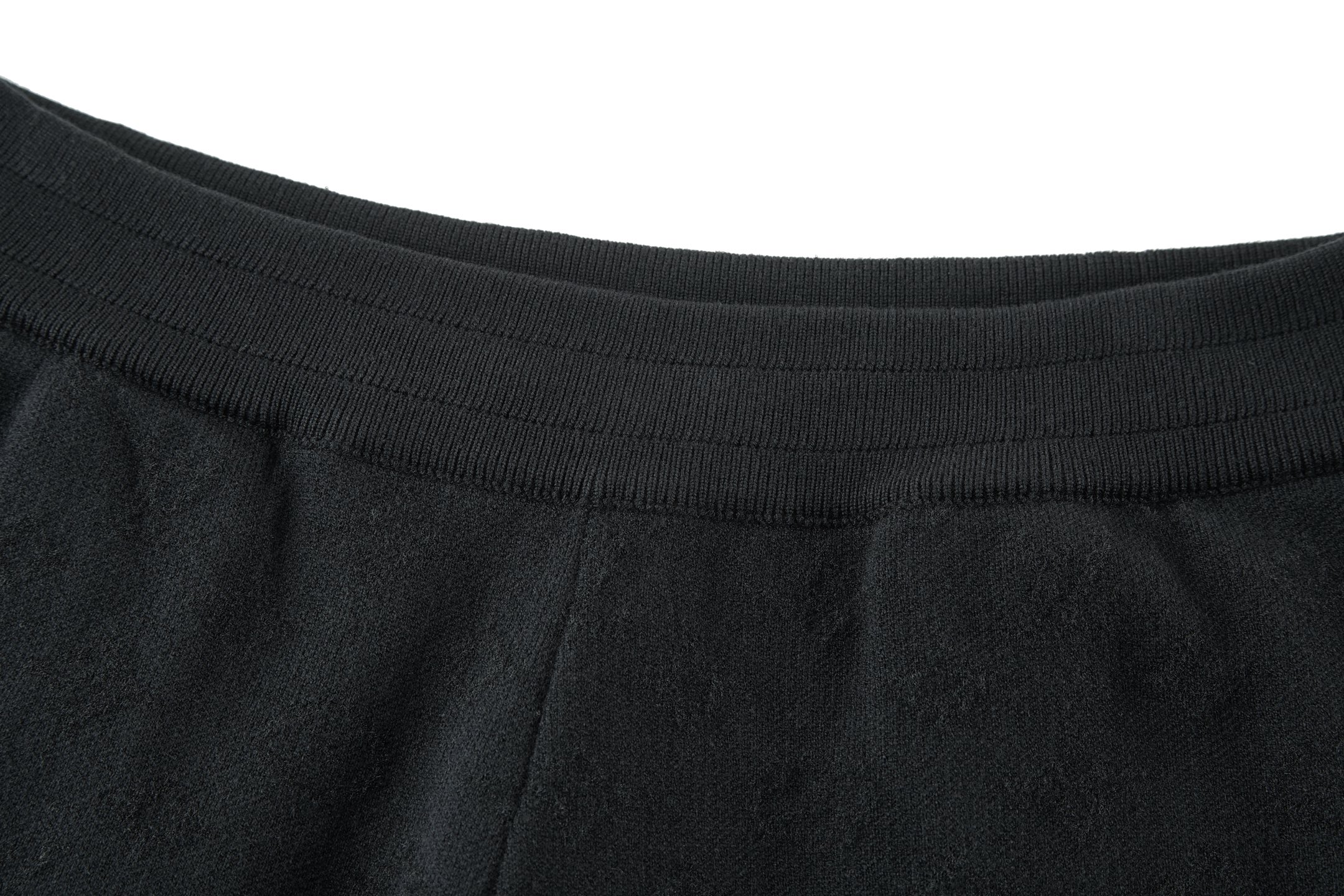 。LOUIS VUITTON 暗纹提花针织短裤
面料：采用40支双股定织面料，面料成份为85棉与15羊毛