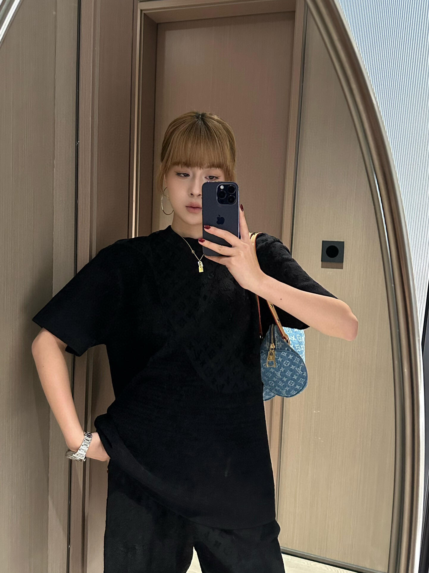 。LOUIS VUITTON 暗纹提花针织短裤
面料：采用40支双股定织面料，面料成份为85棉与15羊毛