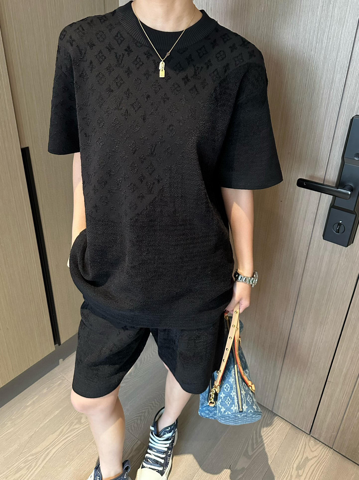 。LOUIS VUITTON 暗纹提花针织短裤
面料：采用40支双股定织面料，面料成份为85棉与15羊毛