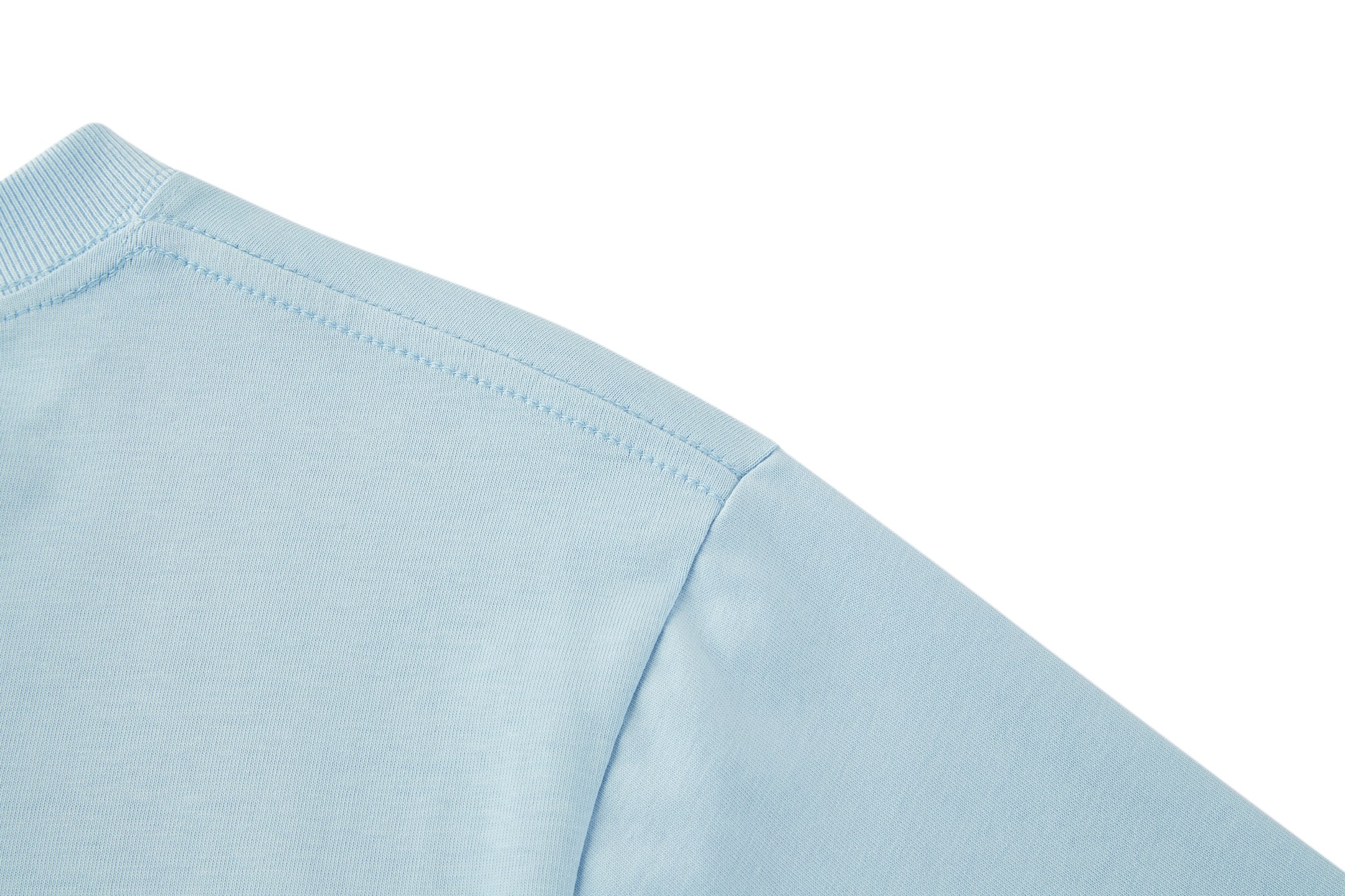 。Dior 刺绣小猫圆领短袖
面料：采用26织双纱面料，面料布匹洗水后为260克，罗文搭配1*1配套32