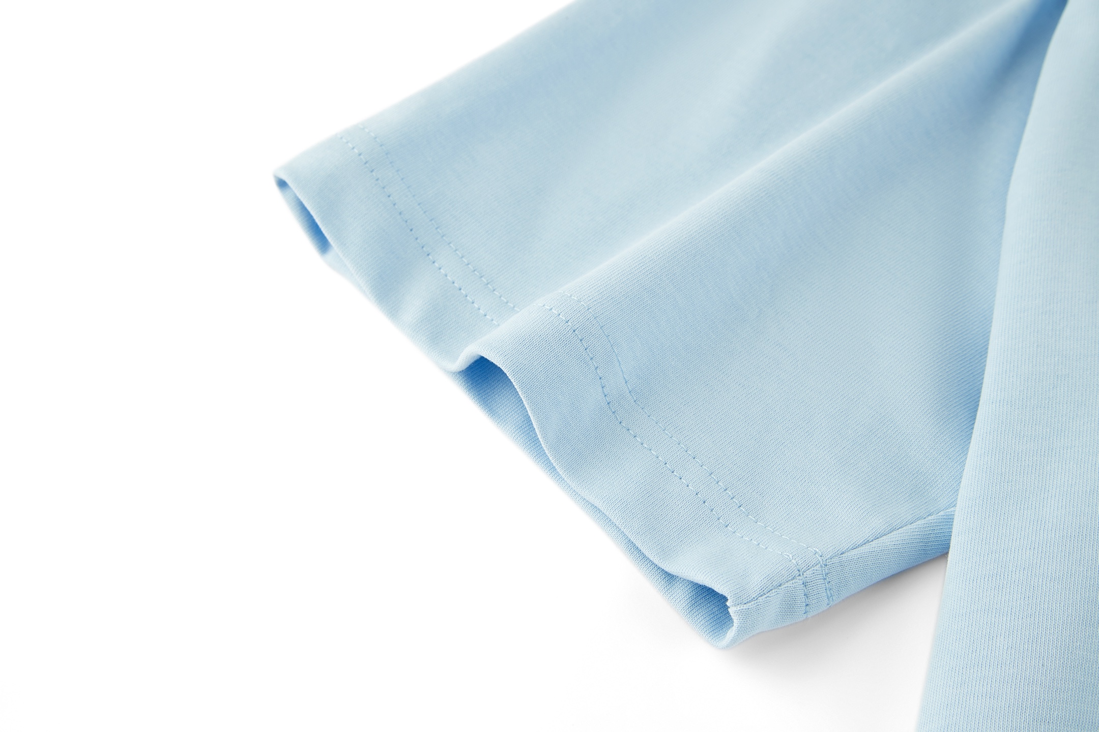 。Dior 刺绣小猫圆领短袖
面料：采用26织双纱面料，面料布匹洗水后为260克，罗文搭配1*1配套32