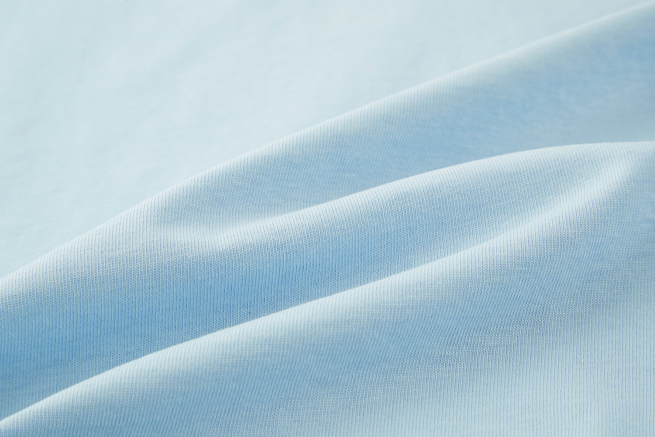 。Dior 刺绣小猫圆领短袖
面料：采用26织双纱面料，面料布匹洗水后为260克，罗文搭配1*1配套32