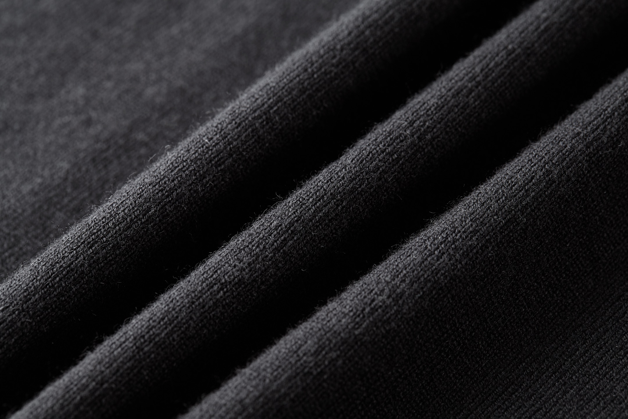 。Givenchy 纪梵希HG签名提花针织衫
面料：采用50支纯棉毛纱，16针进口细针织出，成衣效果轻薄