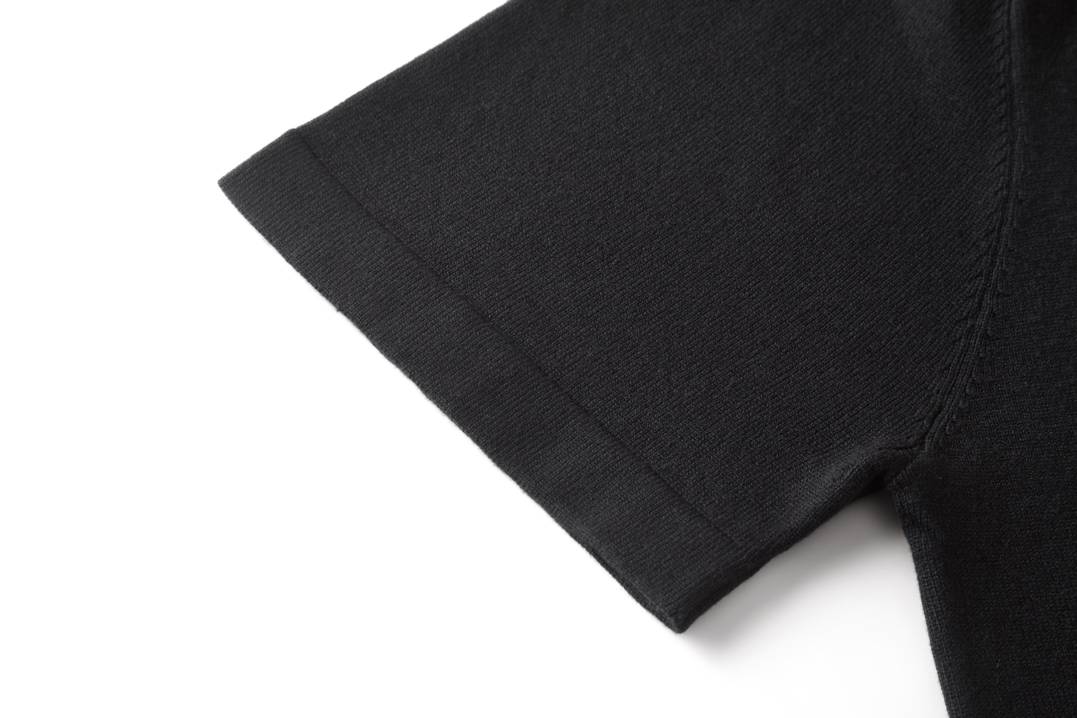 。Givenchy 纪梵希HG签名提花针织衫
面料：采用50支纯棉毛纱，16针进口细针织出，成衣效果轻薄