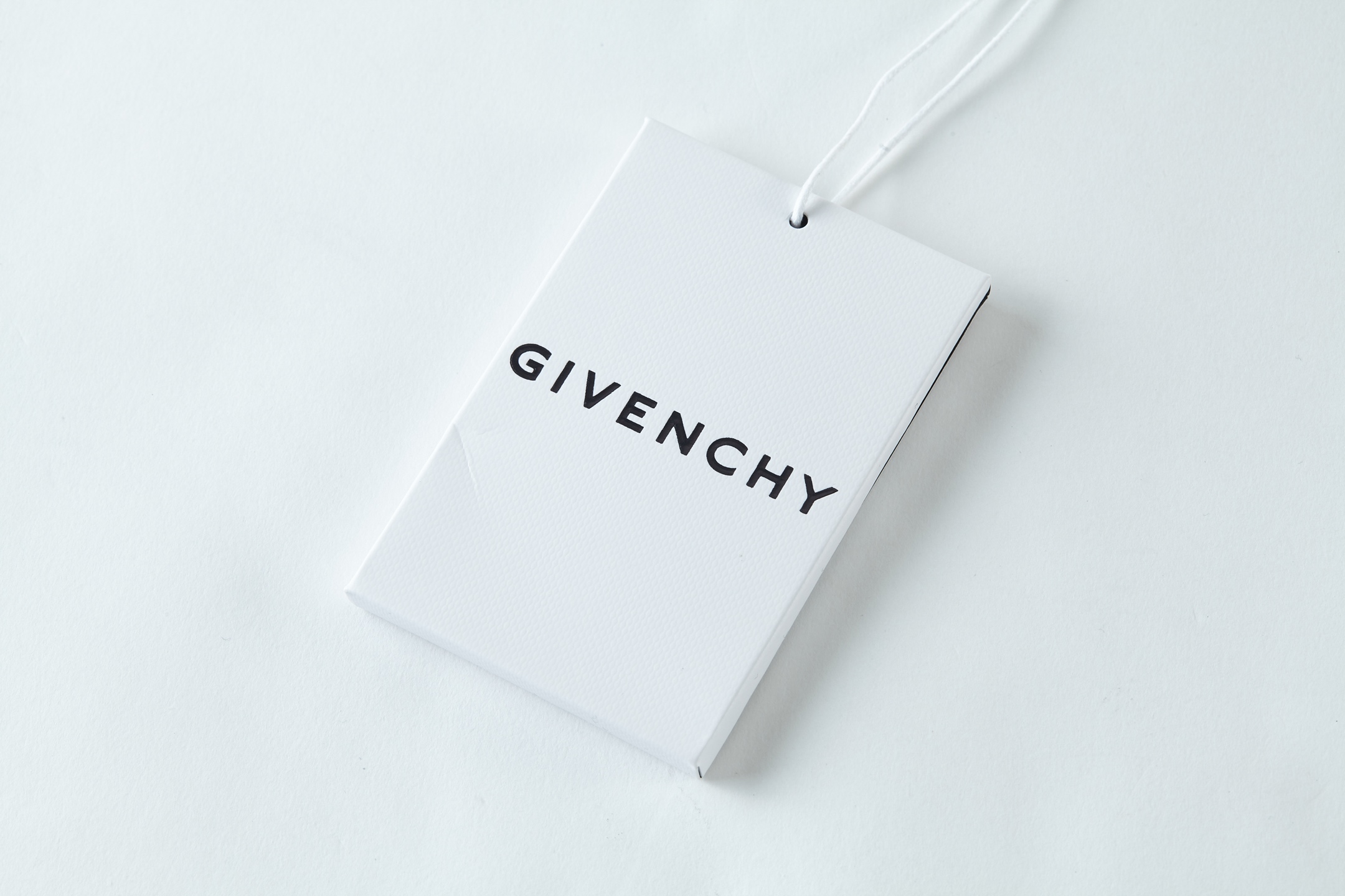 。Givenchy 纪梵希HG签名提花针织衫
面料：采用50支纯棉毛纱，16针进口细针织出，成衣效果轻薄