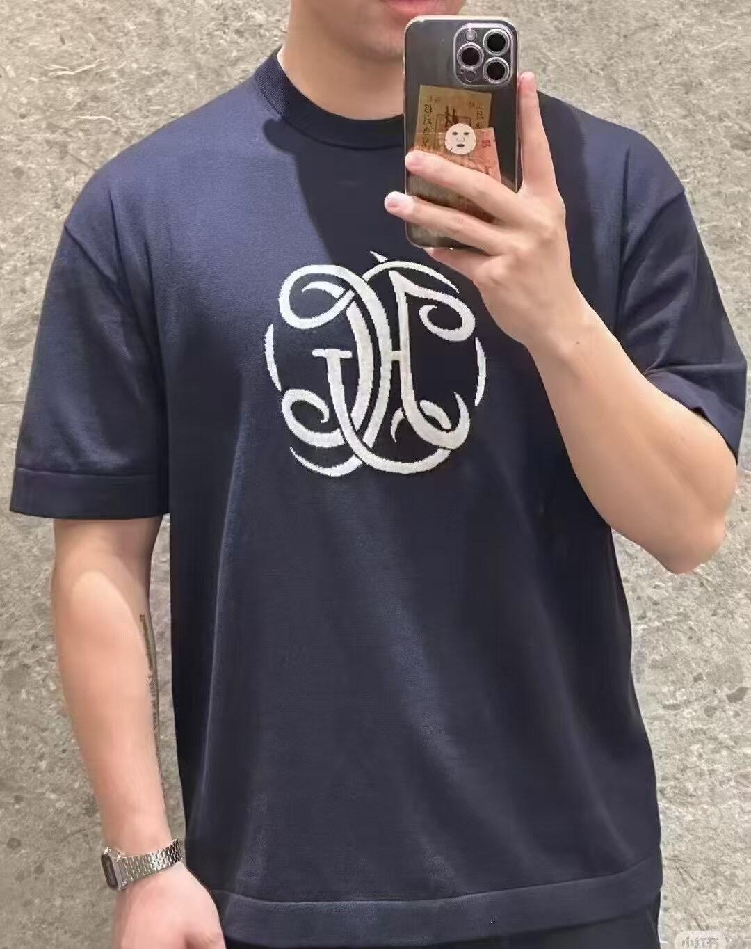 。Givenchy 纪梵希HG签名提花针织衫
面料：采用50支纯棉毛纱，16针进口细针织出，成衣效果轻薄