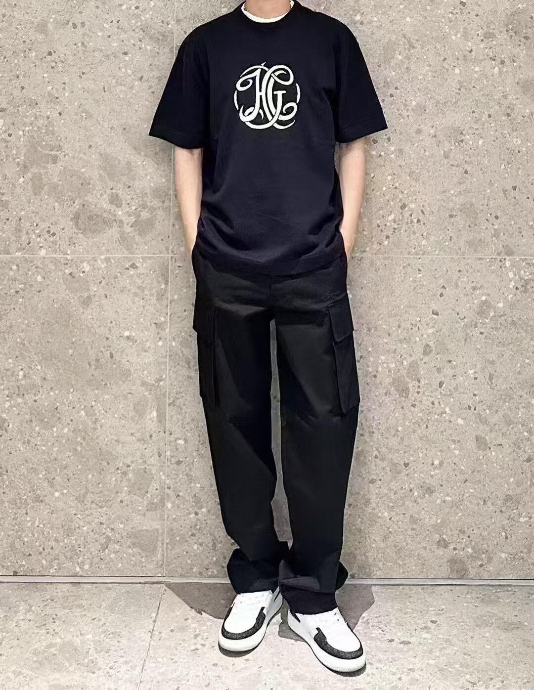 。Givenchy 纪梵希HG签名提花针织衫
面料：采用50支纯棉毛纱，16针进口细针织出，成衣效果轻薄