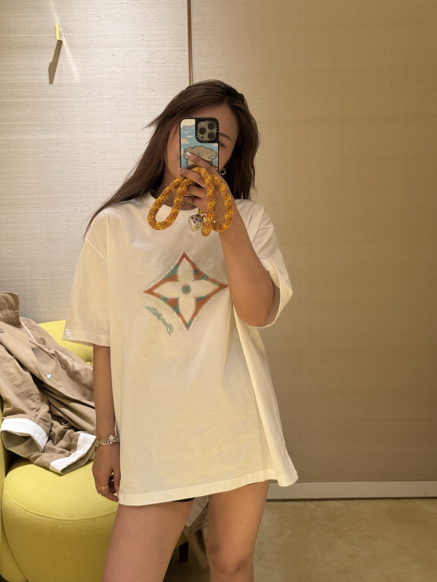 。LOUIS VUITTON 花卉3D标识烫珠短袖
面料：采用32支双面料，面料为精梳新疆棉地织，布匹洗