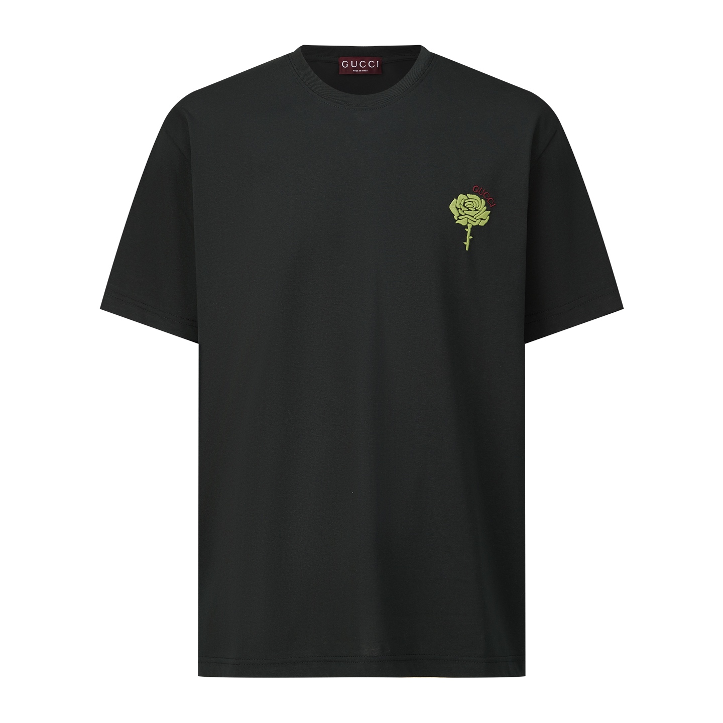 NO:135553,【Exclusive supply】 Guc Green Rose 3D embroidered short sleeves (black) The fabric is made of 50 plain-patterned double strands, Xinjiang small cotton is fixedly woven into fabric cloth, washing water, adding feel and fixing the clothing style. The thread is matched with 1*1 Solona, ​​and the same tank is fixed and dyed. The embroidery uses 3D three-dimensional embroidery, the rose embroidery pattern has Gucci's signature logo, and the number of needles is 9,600 stitches. size S M L,,gucci, T-shirt,alexander wang19860909【独家供应】 Guc 绿玫瑰3D刺绣短袖（黑色） 面料采用50平纹双股,新疆小棉花定织而成面料布匹洗水 添加手感与固定衣服版型.螺纹搭配1*1索罗娜,同缸定染配套.刺绣采用3D立体刺绣,玫瑰花刺绣图案带有Gucci标志性LOGO,针数为9600针. size S M L,,gucci,T-shirt,alexander wang,Men's clothing