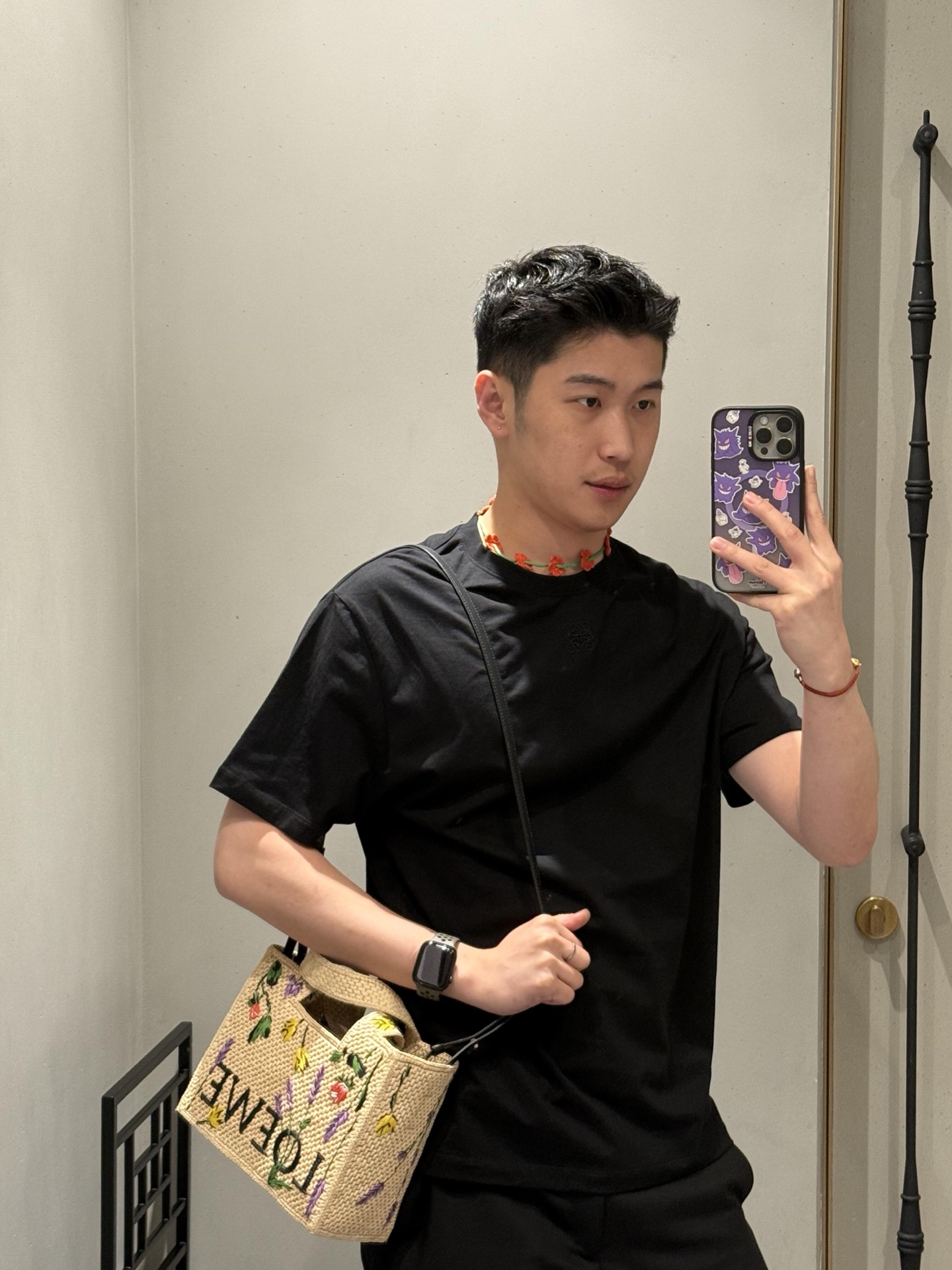 。LOEWE 罗意威联名标系列刺绣短袖
面料：采用50支平纹双股，面料经过布匹洗水后已固定衣服版型，纯棉