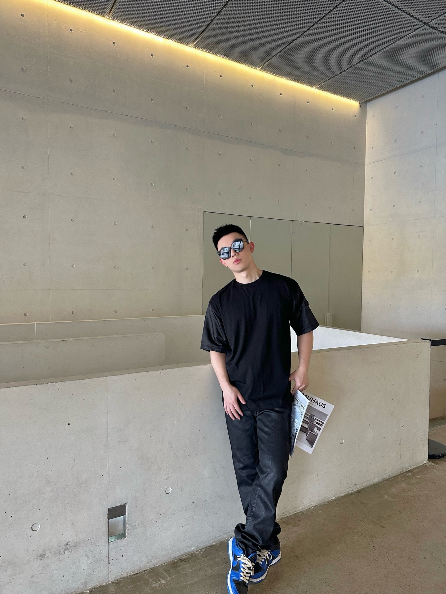 。PRADA 尼龙拼接过肩口袋短袖
面料：采用50支双面柔棉面料，该款面料是普拉达专用面料，许多拼接款式