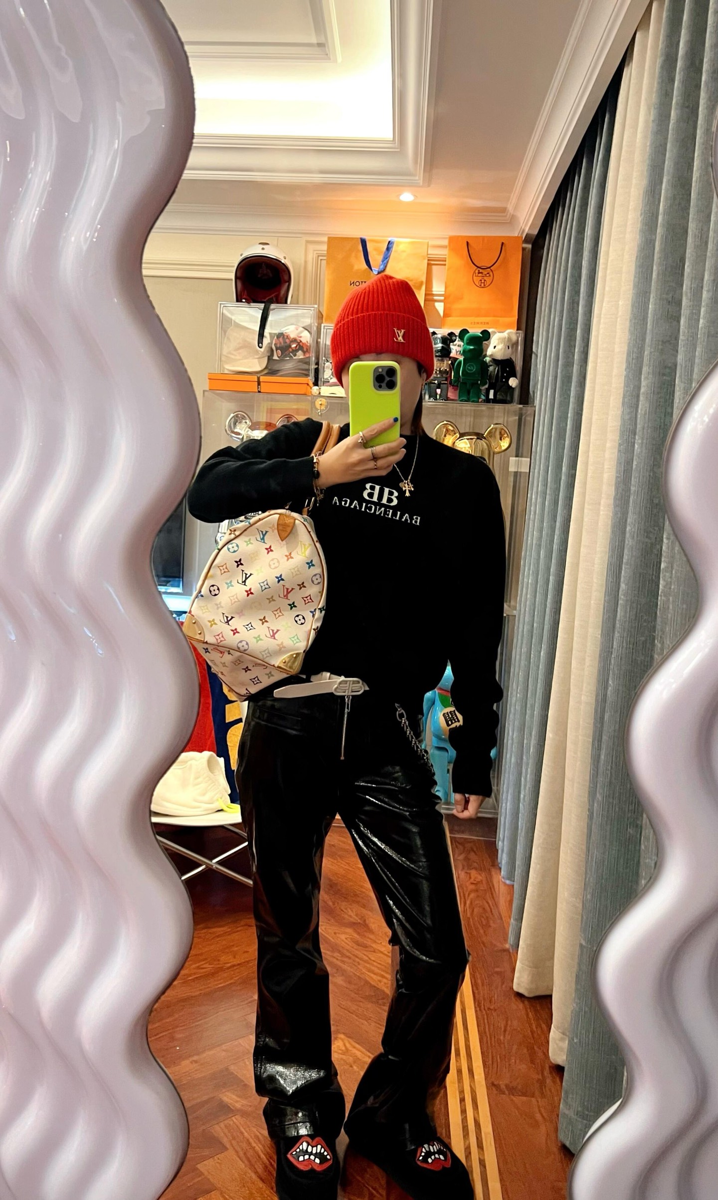 NO:450082,.BLCG jacquard logo wool sweater The fabric is blended with 55 wool and 45 cotton yarn. This high-content sweater has a smooth feel and comfortable upper body and skin-comfortable feeling. Craft jacquard is woven by 14-pin imported machine, and the double B logo LOGO size is the same as the original. Front jacquard brand is in English. Washing water to remove impurities and fix the clothing style at the same time. Cotton knitting·round collar·shoulder fallen. Long sleeves·front decoration with logo Artwork Customized auxiliary materials 11 washing trademark Auxiliary materials 11 jacquard icon S-M-L-XL Color black exclusive, exclusive, sweaters, alexander wang19860909.BLCG提花标识羊毛针织衫 面料采用55羊毛与45棉纱混纺,该款高含量毛衣有着爽滑的手感与舒适上身舒肤感. 工艺提花采用14针进口机器织成,双B标识LOGO大小尺寸与原版一致.前幅提花品牌英文.成衣洗水去除杂质,同时固定衣服版型. ·棉针织·圆领·落肩.长袖 ·正面饰以logo 艺术作品 辅料定制11洗水商标 辅料定制11提花图标 尺码S-M-L-XL 颜色黑 独家专供,,sweaters,alexander wang,Men's clothing