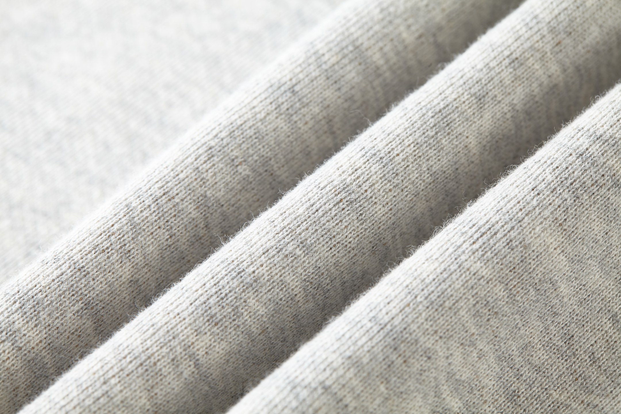 。LOUIS VUITTON 莱茵石烫钻圆领卫衣
面料：380克混纱毛圈面料，面料原版定染定织底部多纱色