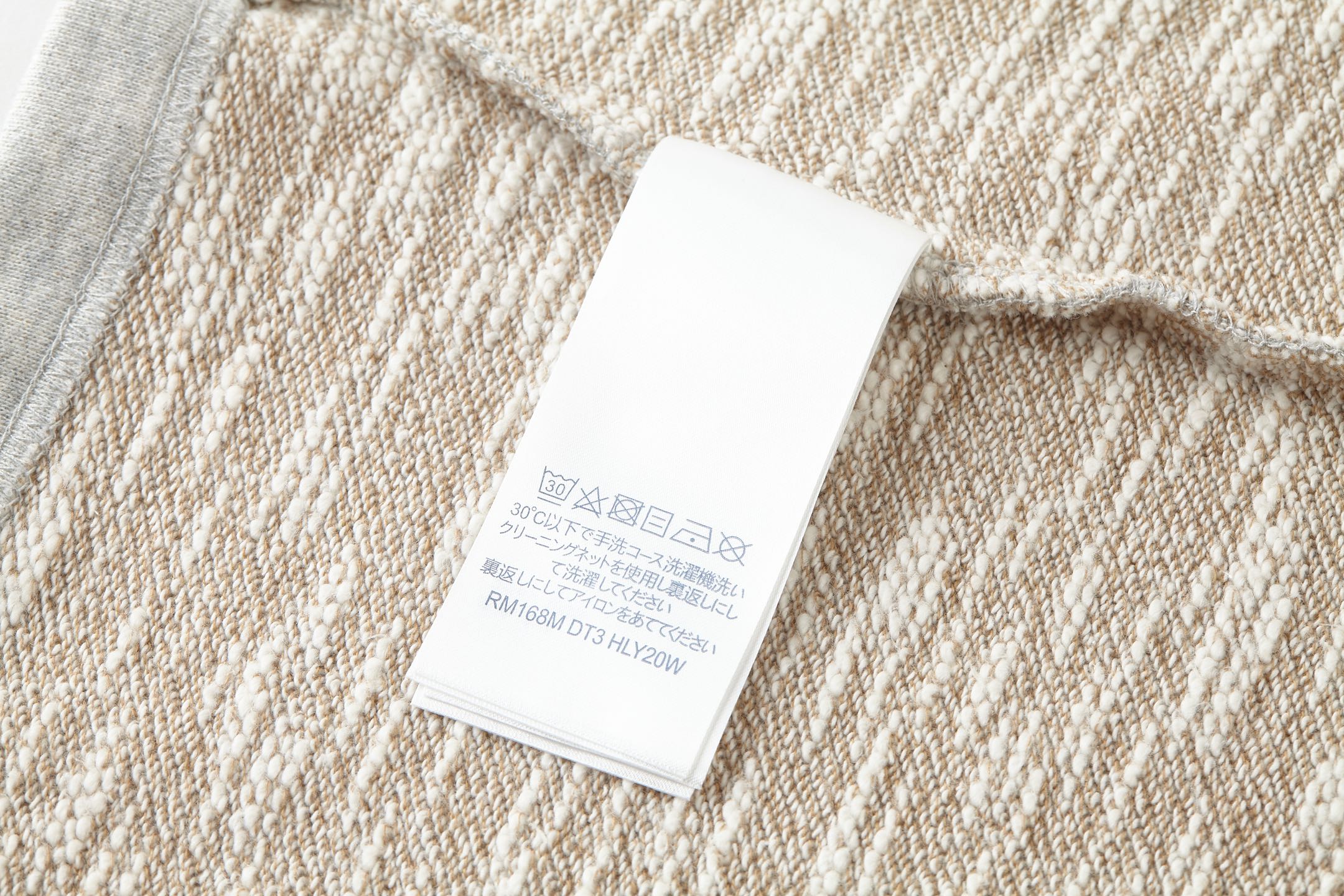 。LOUIS VUITTON 莱茵石烫钻圆领卫衣
面料：380克混纱毛圈面料，面料原版定染定织底部多纱色