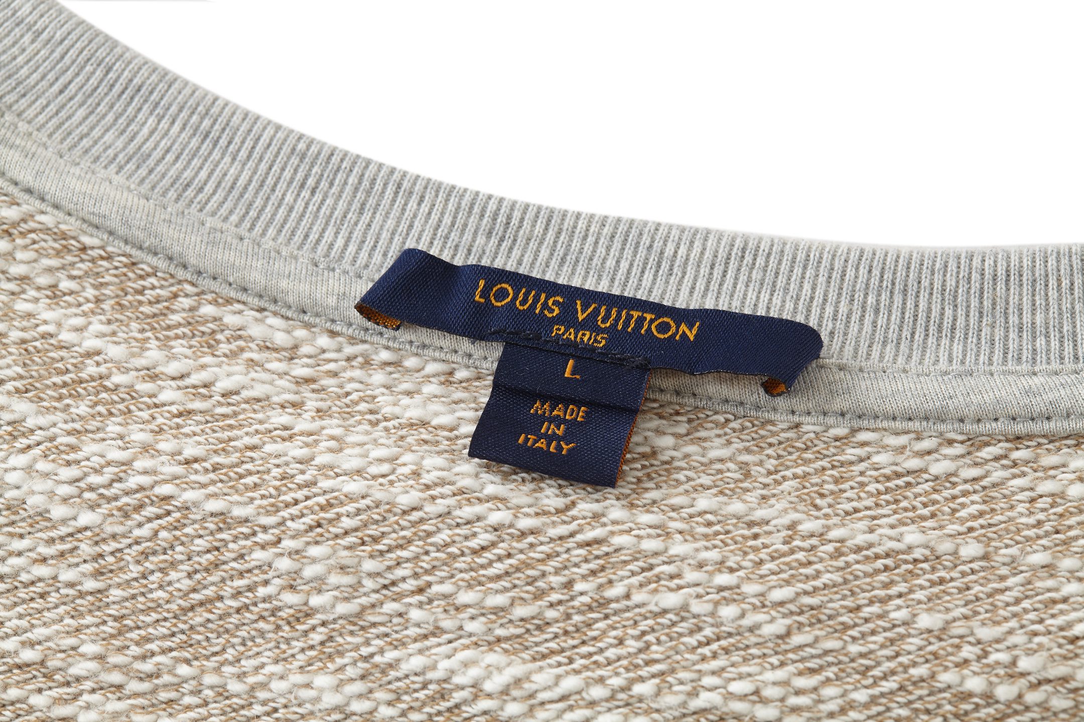 。LOUIS VUITTON 莱茵石烫钻圆领卫衣
面料：380克混纱毛圈面料，面料原版定染定织底部多纱色