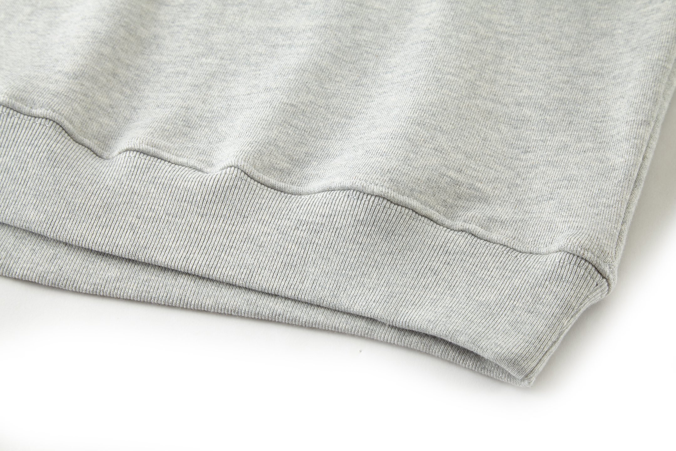 。LOUIS VUITTON 莱茵石烫钻圆领帽衫卫衣
面料：380克混纱毛圈面料，面料原版定染定织底部多