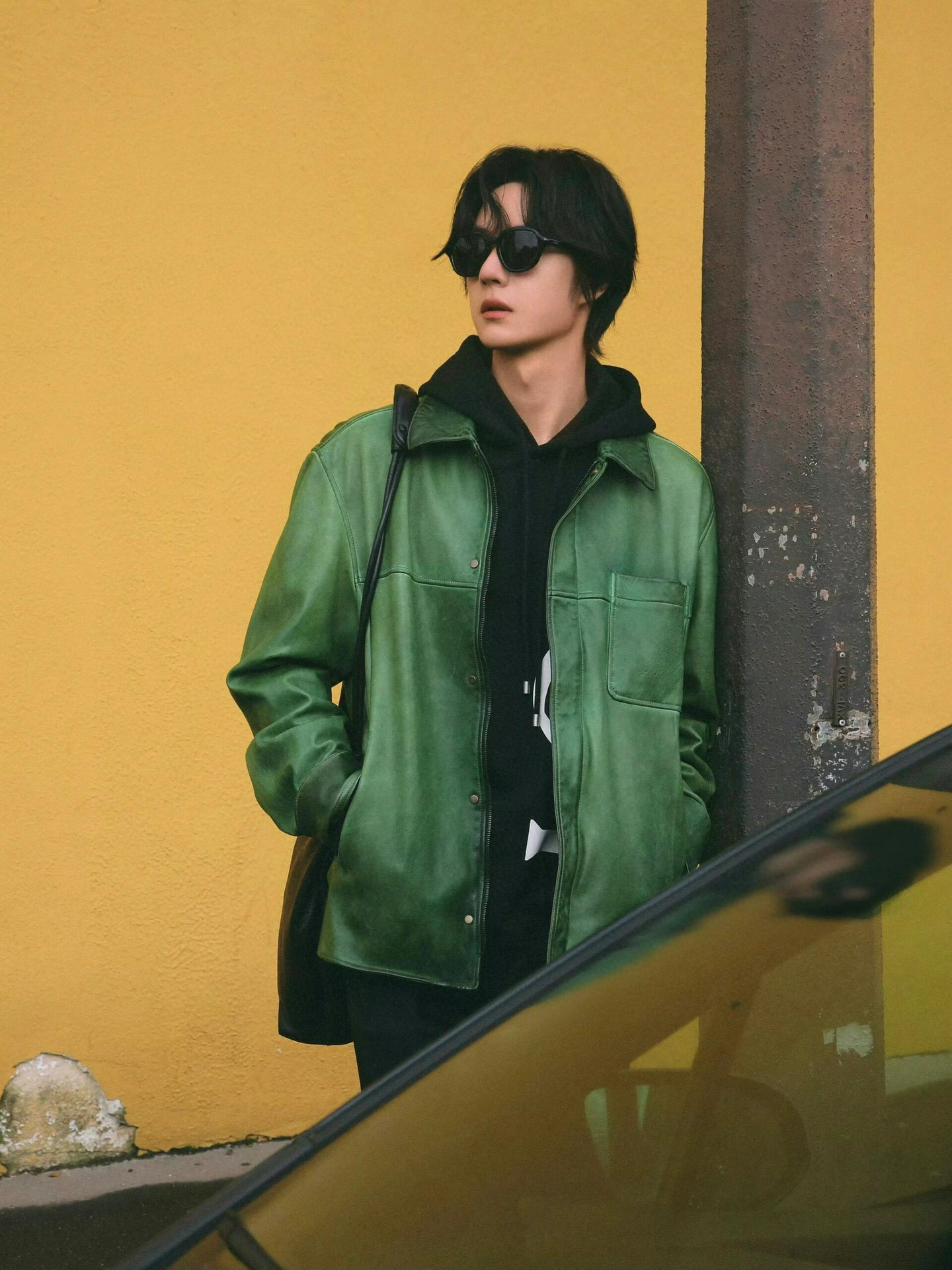 。黑色3天入库
LOEWE 拼接印花标识帽衫
面料：采380克毛圈棉，螺纹搭配1*1双纱。
工艺：印花采