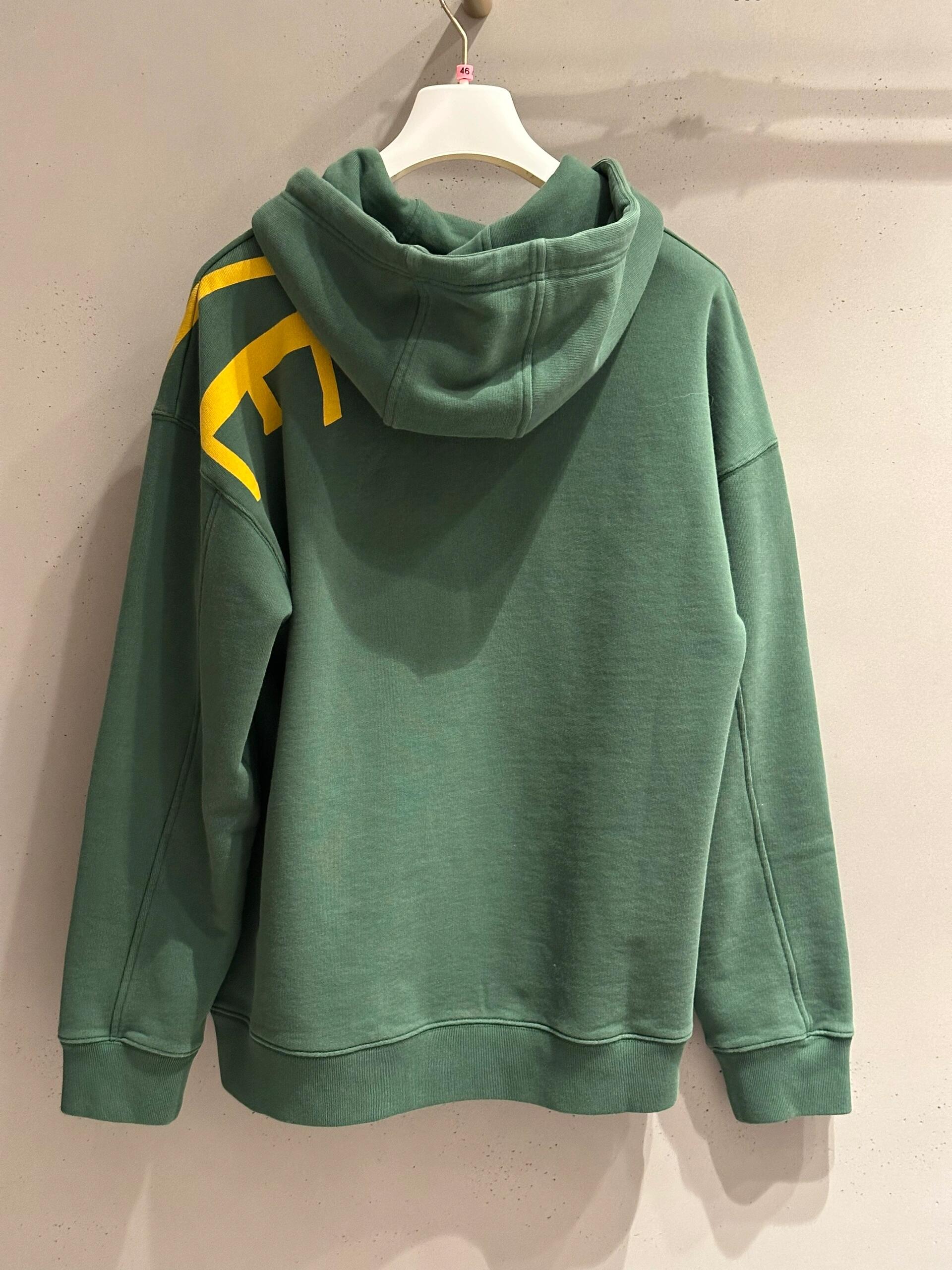 。黑色3天入库
LOEWE 拼接印花标识帽衫
面料：采380克毛圈棉，螺纹搭配1*1双纱。
工艺：印花采