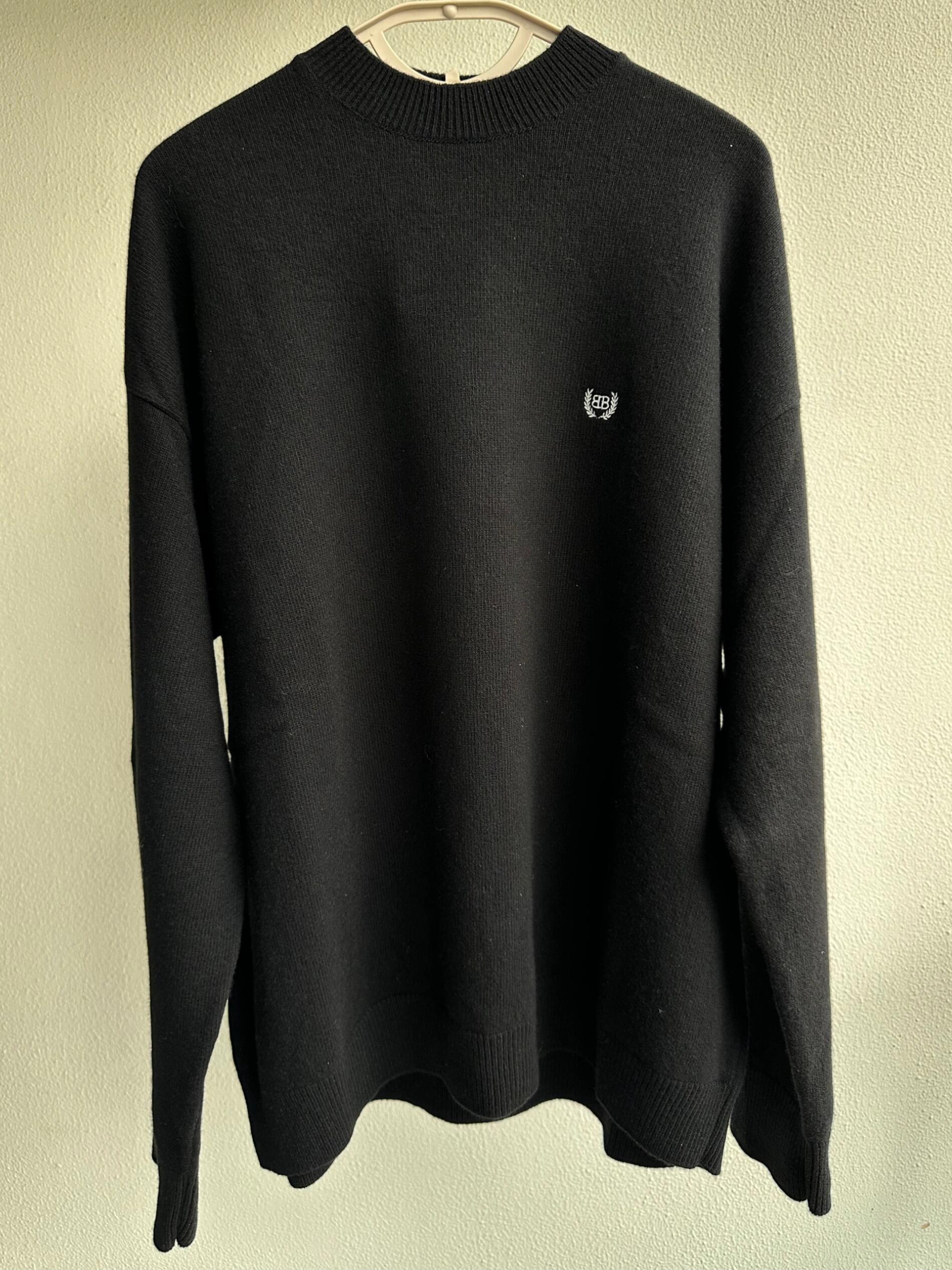 。BLCG 巴黎麦穗刺绣泥印针织衫
面料：采用90%棉，搭配10%羊毛。该款面料上身版型较为立体，10%