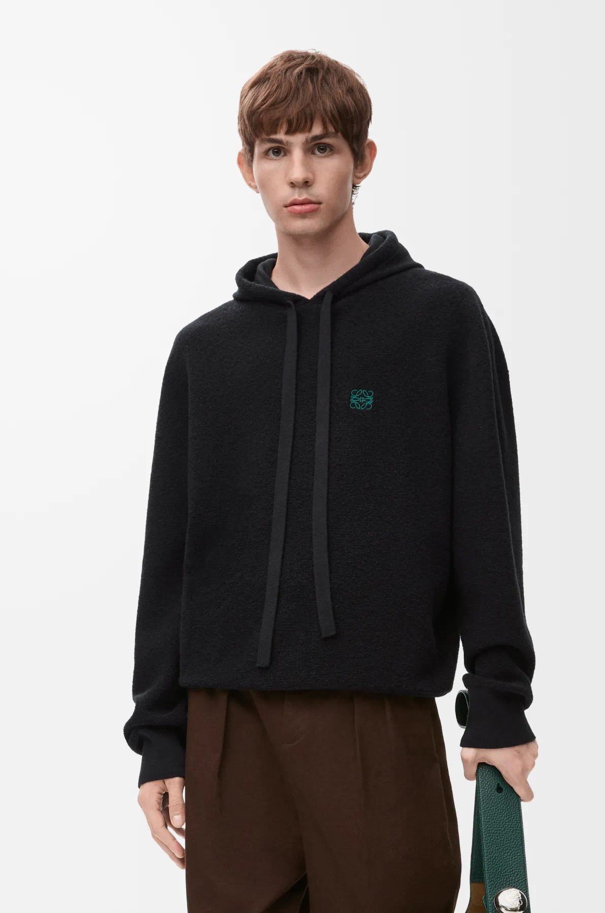 NO:514351,.LOEWE embroidered small label wool loop knitted hoodie fabric is made of 55 Meinu wool loop fabric, matched with 45-proportion cotton yarn. The upper body of the garment has a strong three-dimensional effect, and the fabric is soft and not comfortable, which is very suitable for basement and external matching. Craft embroidery adopts flat embroidery, embroidery is embroidered with Anagram embroidery, presenting the classic and low-key style of the style. Crafts into a washing water to remove surface wool impurities, dry and fix the style at high temperature. Manual ironing allows the clothes to retain the size. Medium gram heavy wool hooded sweatshirt. * loose style, standard length * towel cloth seam* drawstring hooded collar* ribbed cuffs and hem* chest Anagram embroidery Custom auxiliary materials 11 washing water trademark Auxiliary materials 11 wool loops Craft custom 11 embroidery icon Size S-M-L-XL  Color black-gray, loewe, hoodie, sweatshirts, hats, alexander wang19860909.LOEWE 刺绣小标羊毛圈针织帽衫 面料采用55美丽奴羊毛圈面料,搭配45比例棉纱混汸织出.采衣上身效果立体感强,面料软顺不贴舒,非常适合打底和外搭的一款. 工艺刺绣采用平面刺绣,刺绣以Anagram刺绣为点缀.呈现出款式的经典与低调风格. 工艺成水洗水去除表面羊毛杂质,高温烘干固定版型.人工拉烫使衣服保留尺寸. 中克重羊毛连帽卫衣.*宽松版型,标准长度*毛巾布缝线*抽绳连帽衣领*罗纹袖口和下摆*胸前Anagram 刺绣 辅料定制11洗水商标 辅料定制11羊毛毛圈 工艺定制11刺绣图标 尺码S-M-L-XL 颜色黑-灰,,loewe,hoodie,sweatshirts,hats,alexander wang,Men's clothing