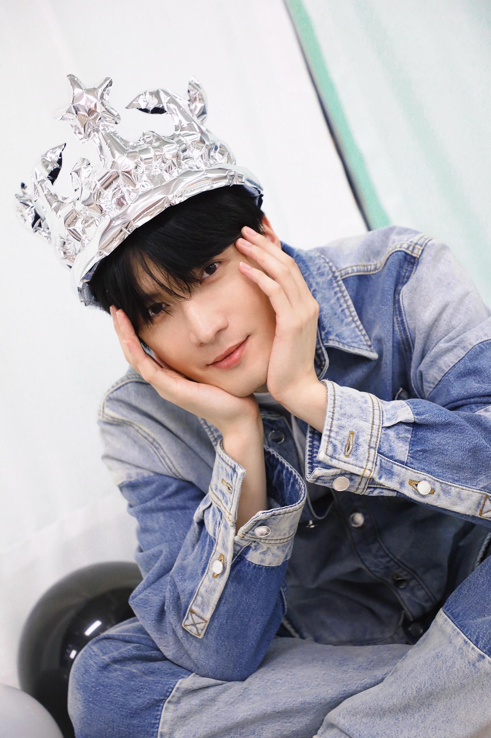 NO:521582,.Gucci embossed icon wash cowboy jacket The fabric is made of pure cotton denim, 10*10 weaving, 10 oz thick. Craft laundry washing, 25 pieces are made of small tanks in a batch of fried colors. The fried color of the small tank can make the clothes feel evenly. After absorbing water, add silicone oil to add a feel. Craft embossing adopts the original mold positioning, and after 10 seconds of compaction at the high temperature 180 bottom, it will tear the mold paper to present the Gucci logo. The auxiliary material buttons are made of copper buckle electroplated bright silver white, with Gucci logo on the surface, and the whole piece has 10 buttons, and there are two models. The 2025 early autumn series is ingeniously integrated with stripes, anchor patterns and brand logos, and the marine style design adds a pose and color to the casual silhouette to create an ideal Shanghai style outfit item. This shirt is made of light blue and blue bleached stone grinding cotton denim fabric. It is implicit and restrained  Gucci embossed logo and Gucci metal buttons make the entire design more perfect. Customized auxiliary materials 11 washing water trademark Auxiliary materials 11 electroplating buttons Process customization 11 embossed logo Process customization 11 washing water stir-frying Size 46-48-50-52 Color blue, Gucci, Jackets & coats, Shirts, Alexander wang19860909.Gucci 压花图标洗水牛仔外套 面料采用纯棉牛仔布,10*10织法,10盎厚度. 工艺成衣洗水,25件为小缸一批炒色.小缸炒色可使衣服受色更为均匀.吸水后加硅油添加手感. 工艺压花采用原版开模定位,高温180底压实后10秒定型后撕开模纸呈现出Gucci标识. 辅料纽扣采用铜扣电镀亮银白,面上带有Gucci标,整件有10扣子,分别有两种型号. 2025早秋系列匠心融蕴条纹、船锚图案和品牌标识,以海洋风设计为休闲廓形添姿加彩,缔造理想海派穿搭单品.这款衬衫以浅蓝色和蓝色漂白石磨水洗棉质丹宁面料匠心打造.含蓄内敛的 Gucci压花标识和Gucci金属钮扣令整个设计更臻完满. 辅料定制11洗水商标 辅料定制11电镀纽扣 工艺定制11压花标识 工艺定制11洗水炒色 尺码46-48-50-52 颜色蓝,,gucci,jackets & coats,shirts,alexander wang,Men's clothing