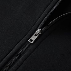 。PRADA 尼龙丝光拼接罗马面料拉链外套面料:采用380克丝光双面,该款面料偏柔软,密度高,高密度面料 。PRADA 尼龙丝光拼接罗马面料拉链外套面料:采用380克丝光双面,该款面料偏柔软,密度高,高密度面料
