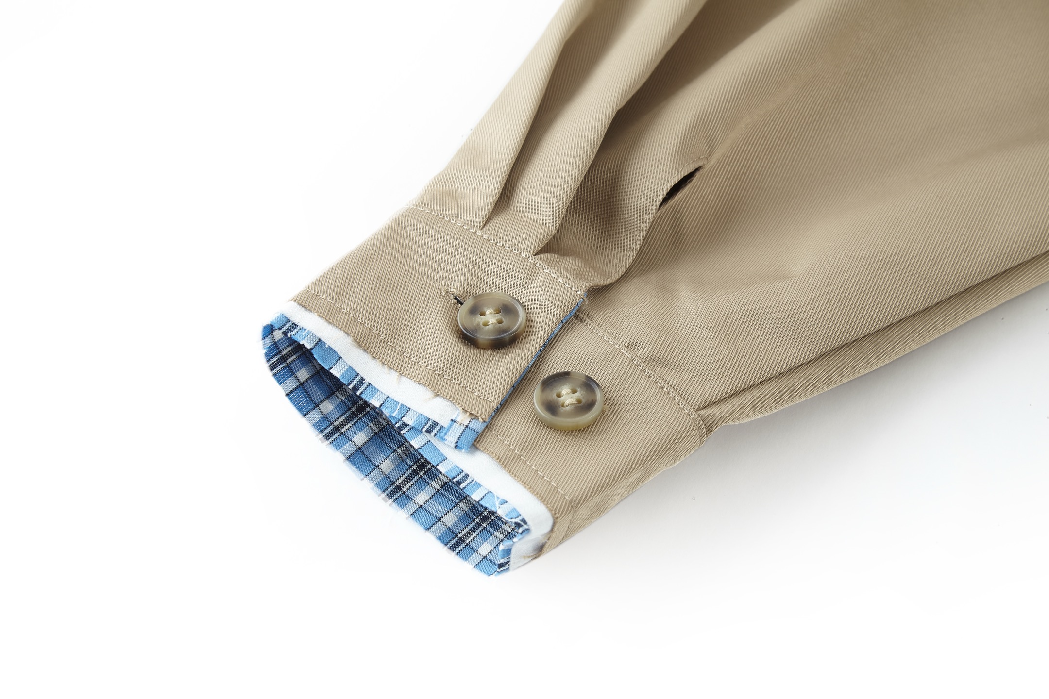 。MiuMiu 格子拼接刺绣拉链夹克面料：采用丝光纯棉布，该款面料原版定织定染，材料采用丝光纱线混合织成