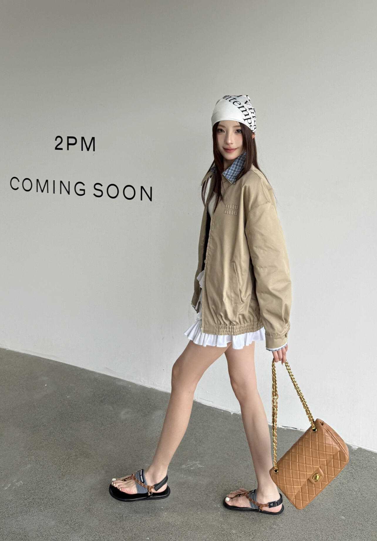 。MiuMiu 格子拼接刺绣拉链夹克面料：采用丝光纯棉布，该款面料原版定织定染，材料采用丝光纱线混合织成