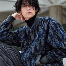 DIOR 全幅提花针织拉链外套 面料:采用60%羊毛,30棉,10%羊绒。 面料:内衬采用50%棉,50%粘胶纤维。 工 DIOR 全幅提花针织拉链外套 面料:采用60%羊毛,30棉,10%羊绒。 面料:内衬采用50%棉,50%粘胶纤维。 工