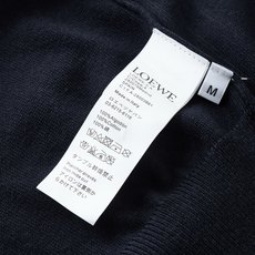 LOEWE 动物Anagramv刺绣标识针织衫 面料:采用55%毛衣,40%棉,10%锦纶。 工艺:刺绣3D立体刺绣,以 LOEWE 动物Anagramv刺绣标识针织衫 面料:采用55%毛衣,40%棉,10%锦纶。 工艺:刺绣3D立体刺绣,以