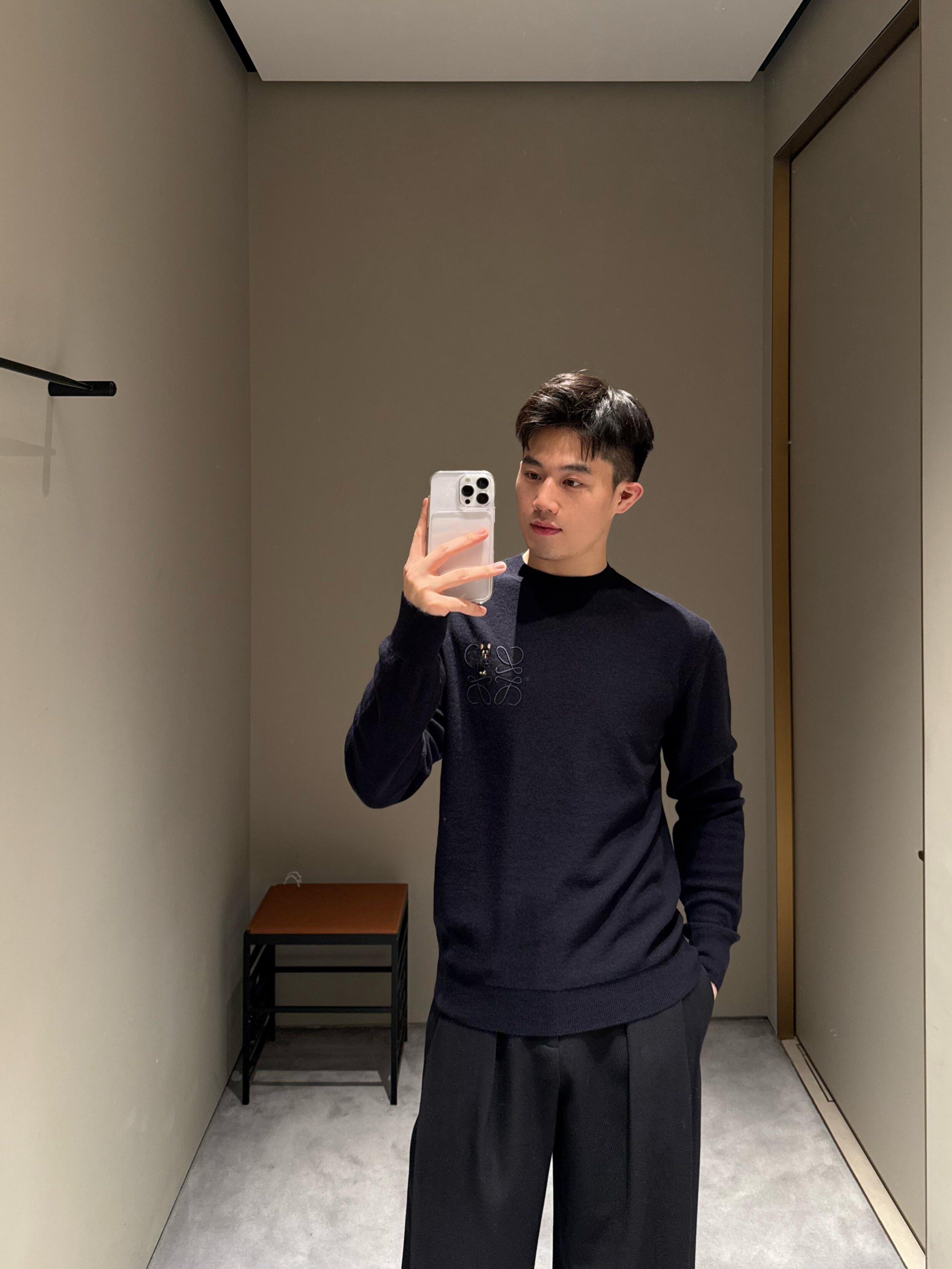 LOEWE 动物Anagramv刺绣标识针织衫 面料:采用55%毛衣,40%棉,10%锦纶。 工艺:刺绣3D立体刺绣,以 LOEWE 动物Anagramv刺绣标识针织衫 面料:采用55%毛衣,40%棉,10%锦纶。 工艺:刺绣3D立体刺绣,以