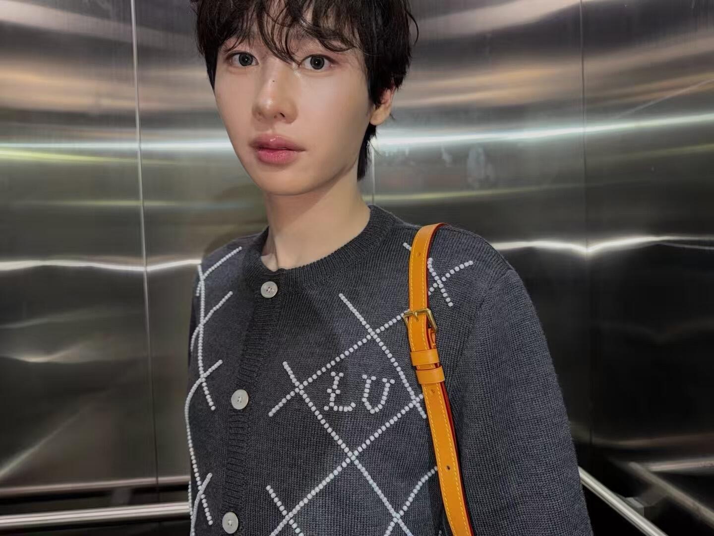 。LOUIS VUITTON 机缝珍珠标识针织衫面料：创业30%羊毛，60%棉，10%锦纶。辅料，纽扣采