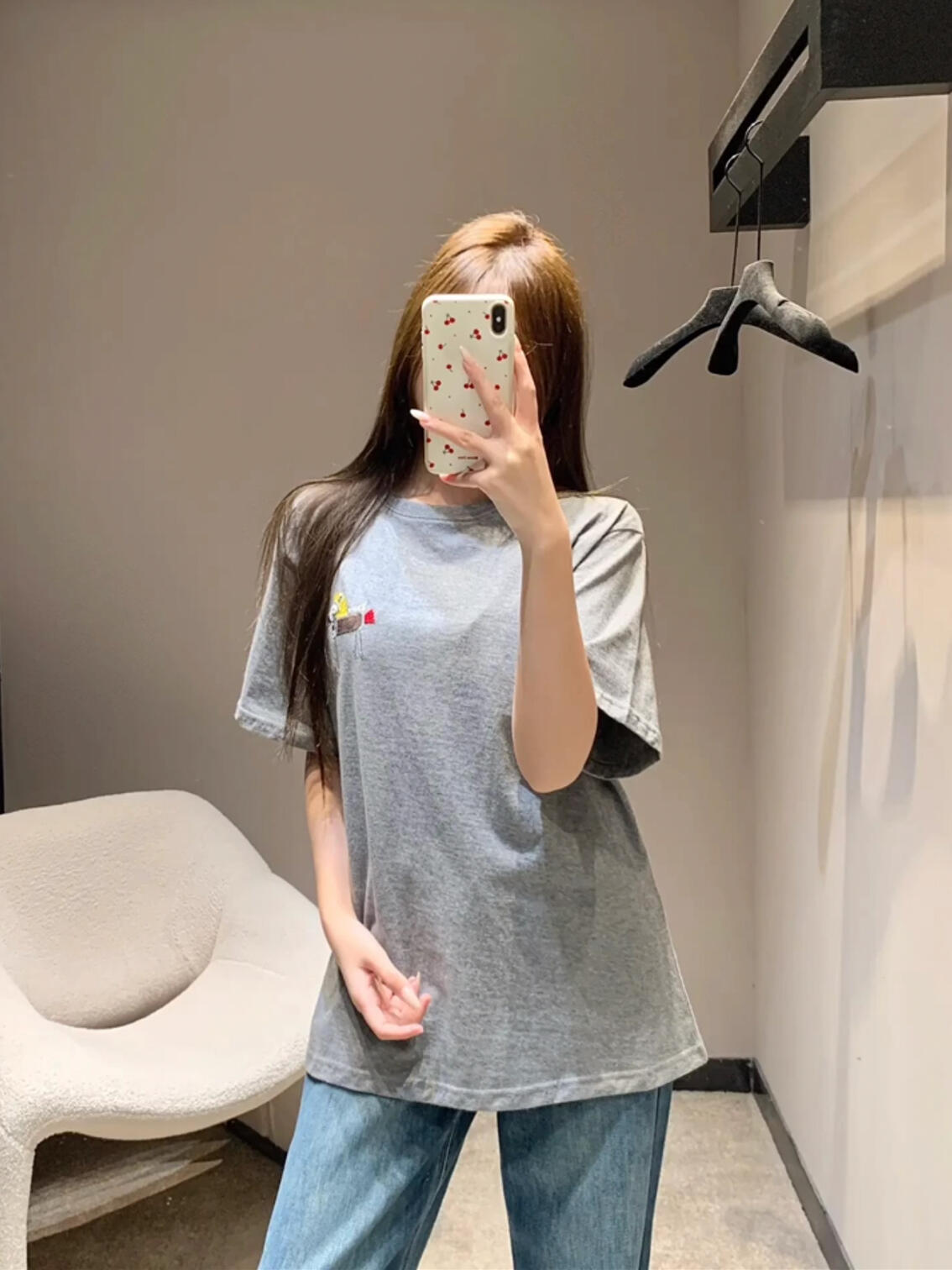 。Dior 马年印花刺绣短袖面料：采用50支丝光双股。面料：螺纹搭配1*1索罗娜。辅料：刺绣带有贝壳纽扣
