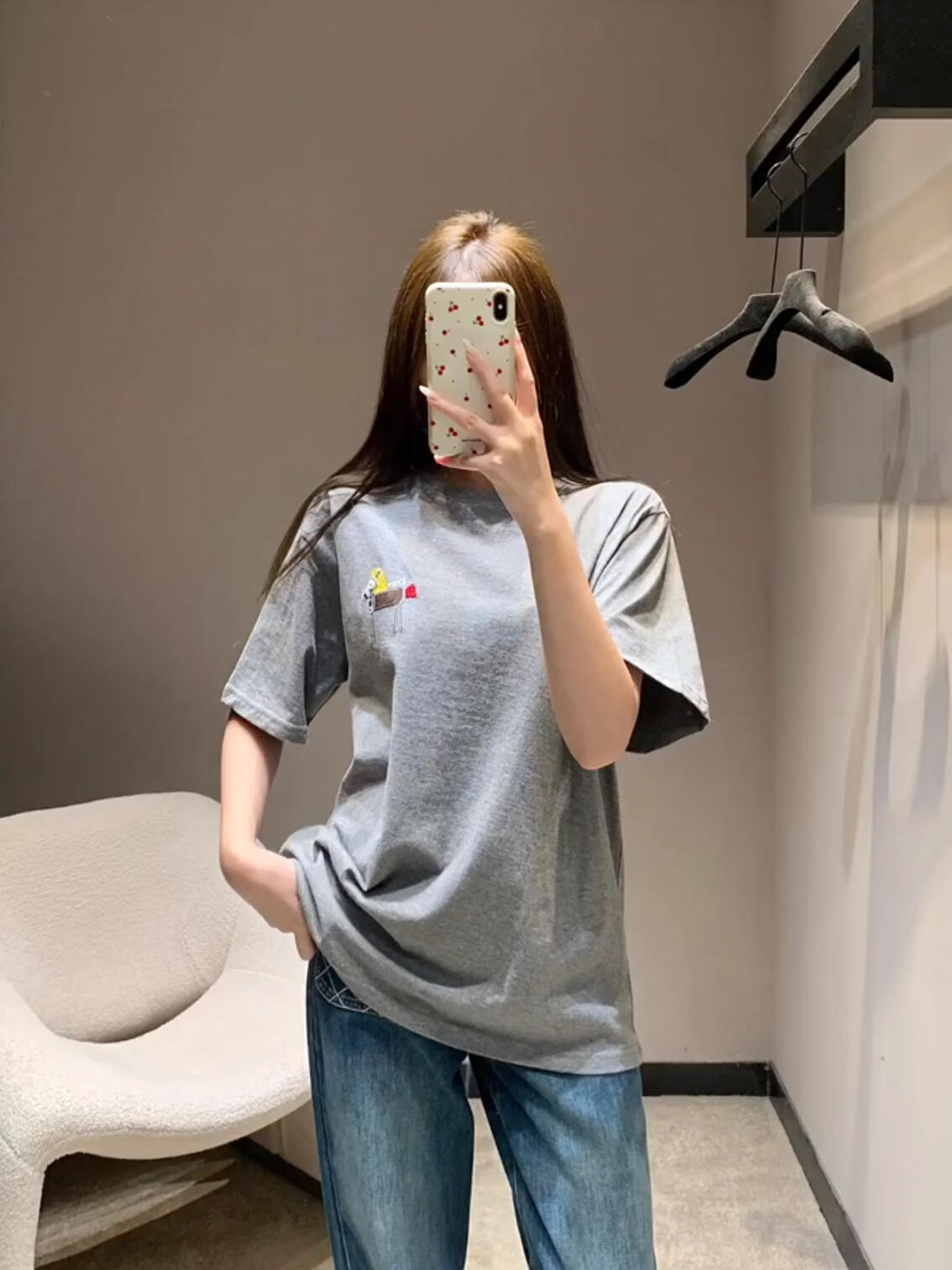 。Dior 马年印花刺绣短袖面料：采用50支丝光双股。面料：螺纹搭配1*1索罗娜。辅料：刺绣带有贝壳纽扣