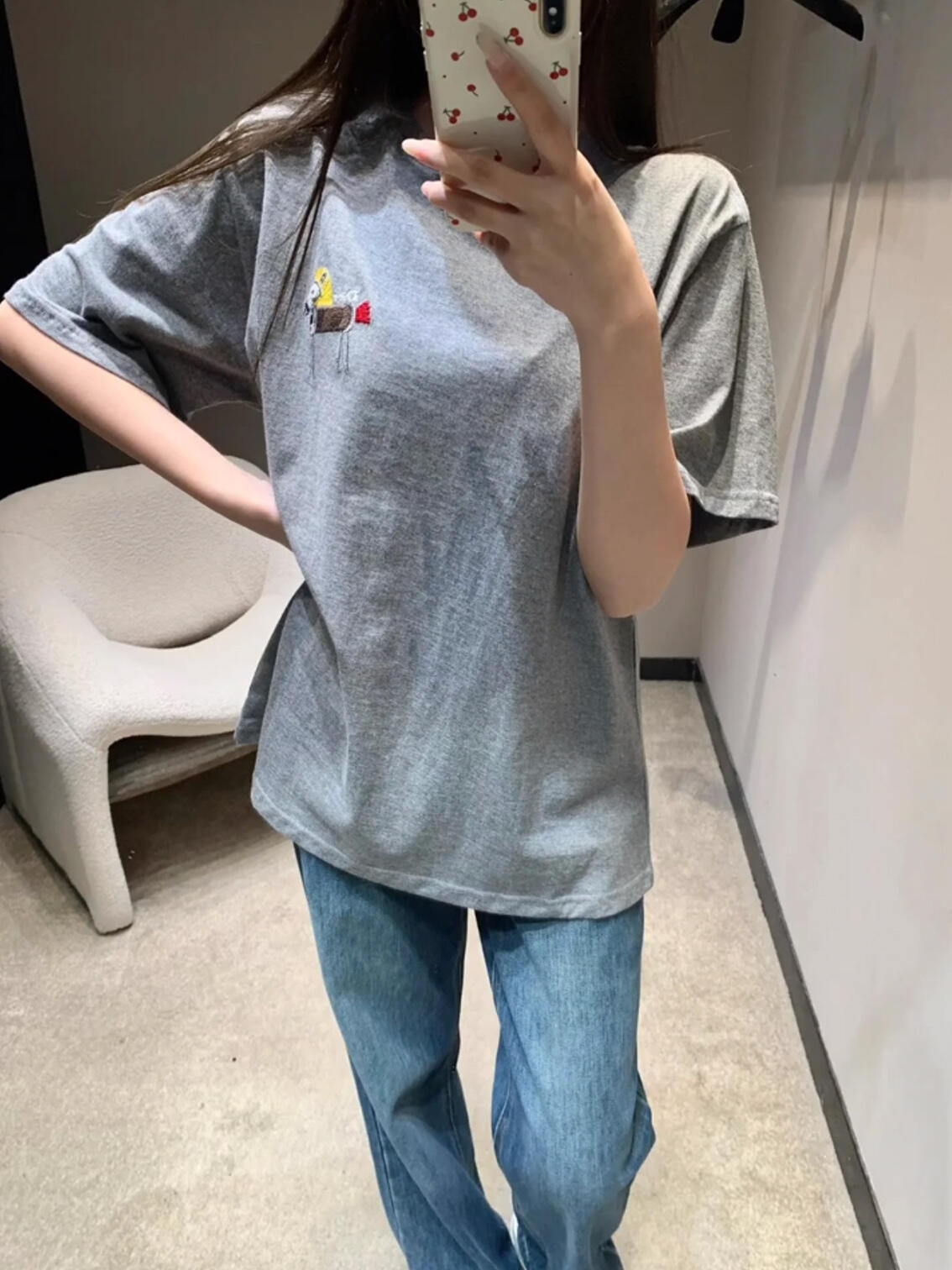 。Dior 马年印花刺绣短袖面料：采用50支丝光双股。面料：螺纹搭配1*1索罗娜。辅料：刺绣带有贝壳纽扣