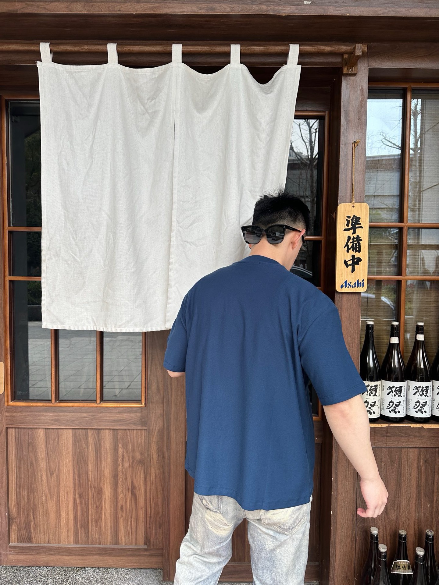 。PRADA 毛巾刺绣标识短袖面料：采用16支麻绵单面，原版定染定织。面料：螺纹搭配1*1索罗娜。工艺：