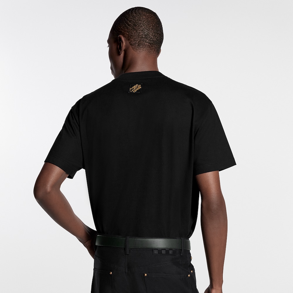 。LOUIS VUITTON 金色珠片刺绣标识短袖面料：采用32支双纱精梳棉。面料：螺纹采用1*1索罗纳